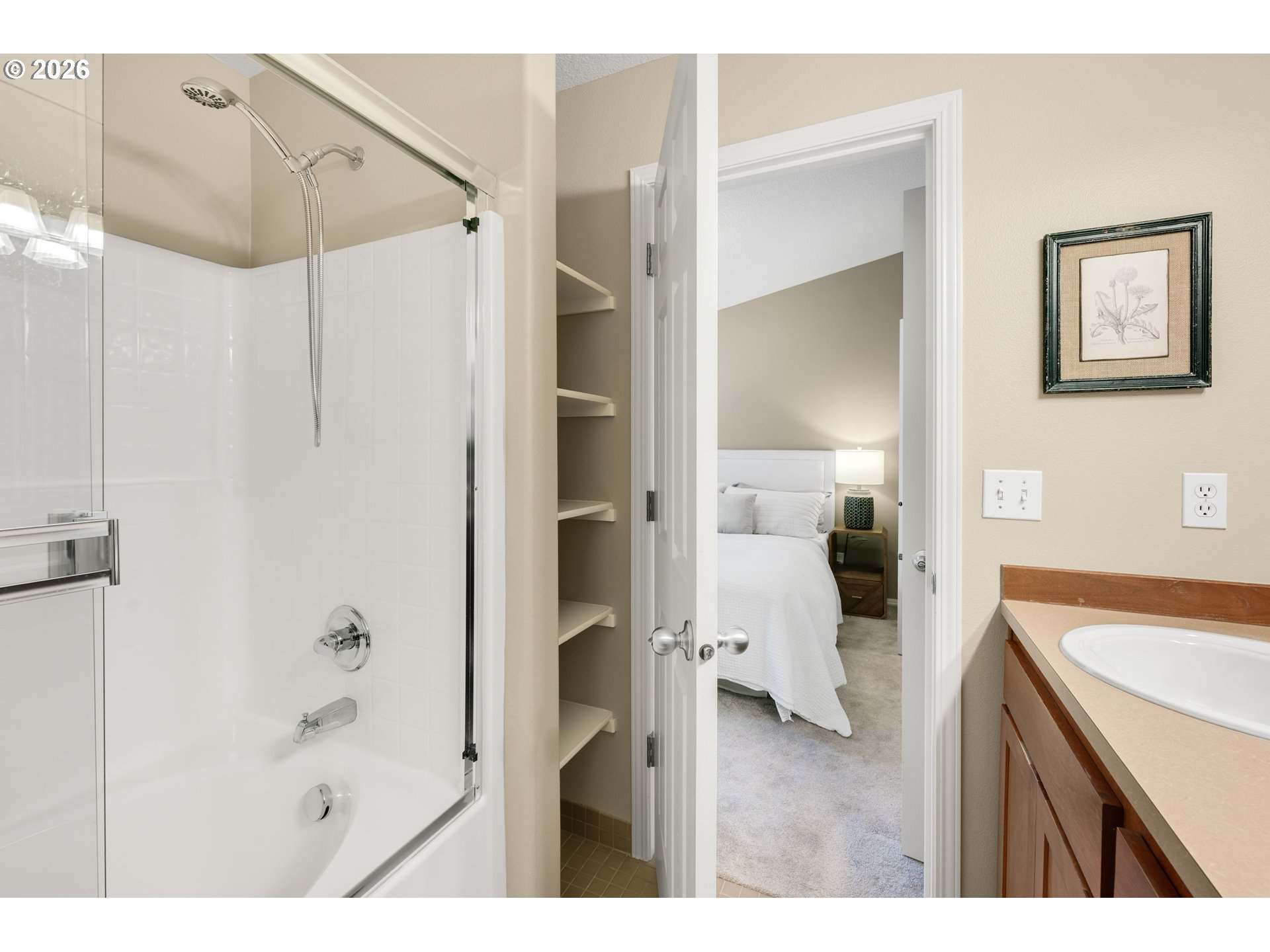 Photo #18: 226348908 Listing: Photo #18