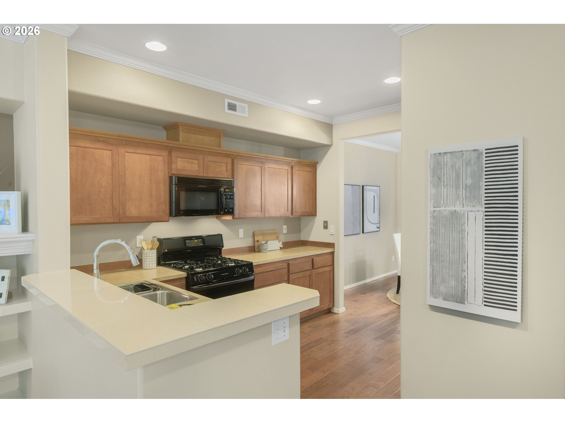 Photo #3: 226348908 Listing: Photo #3