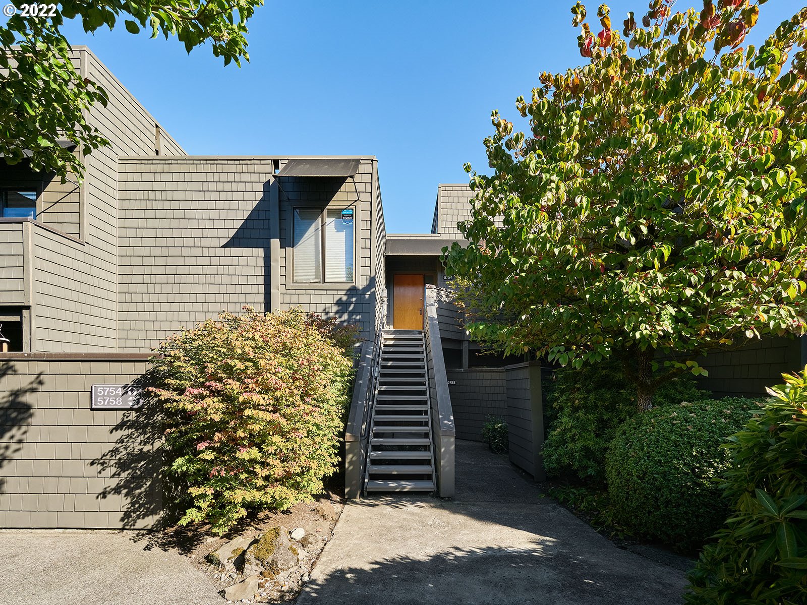 Photo #2: 22639105 Listing 