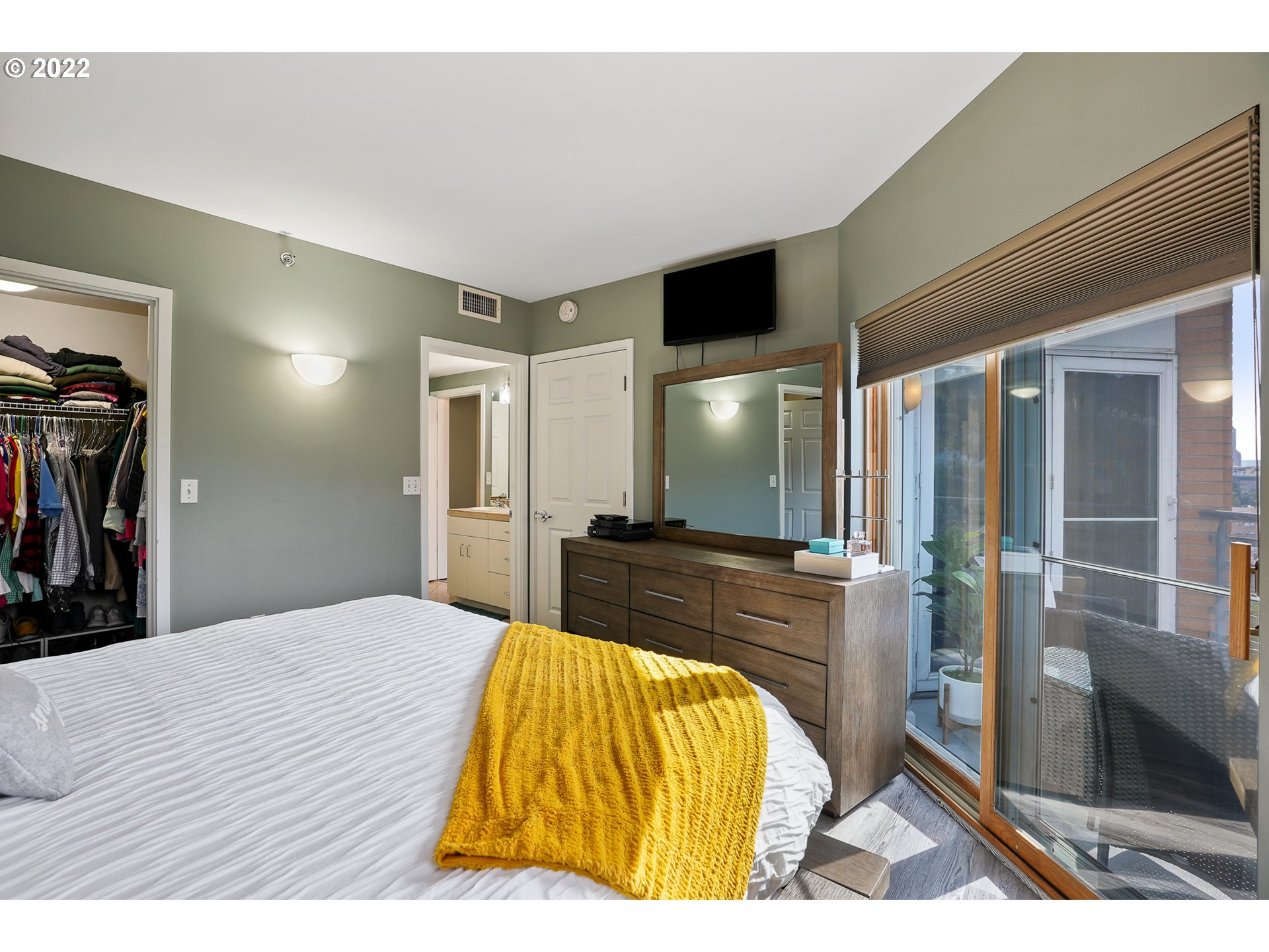 Photo #4: 22639473 Listing 