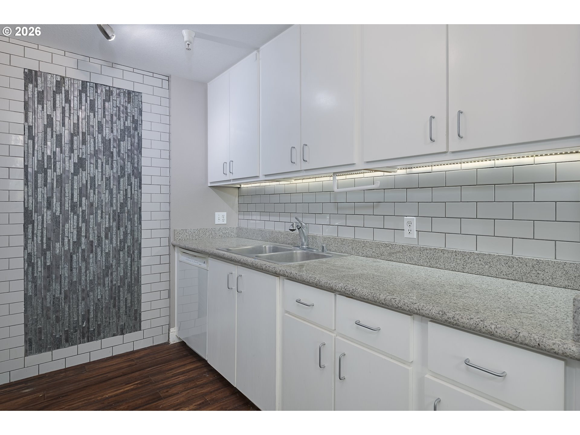 Photo #16: 226512474 Listing: Photo #16