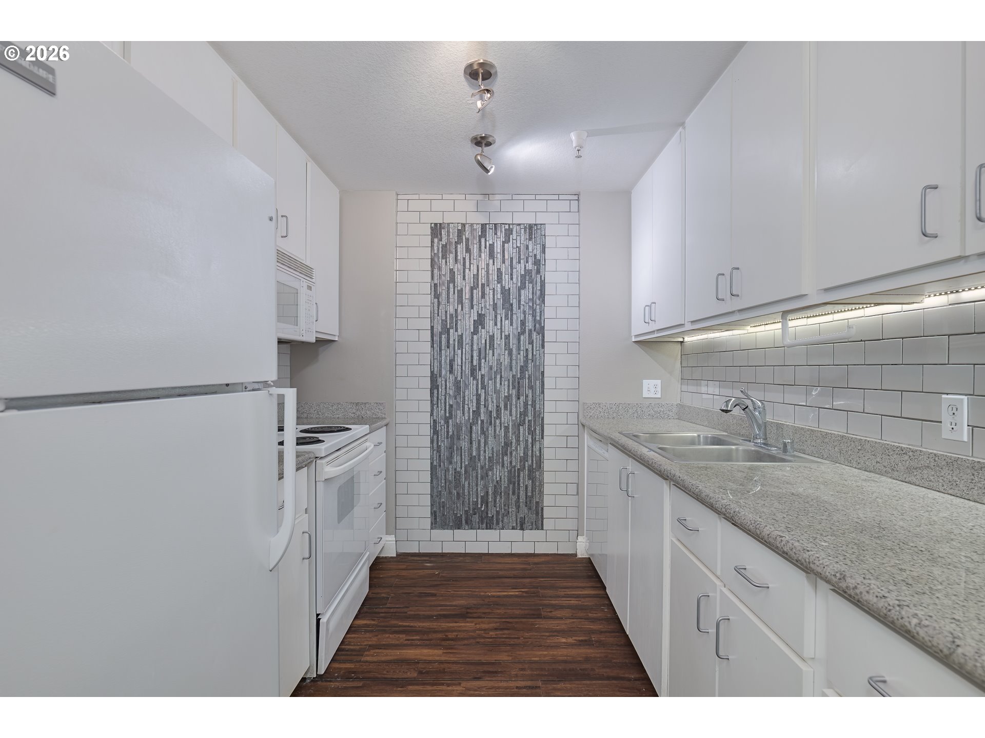 Photo #15: 226512474 Listing: Photo #15