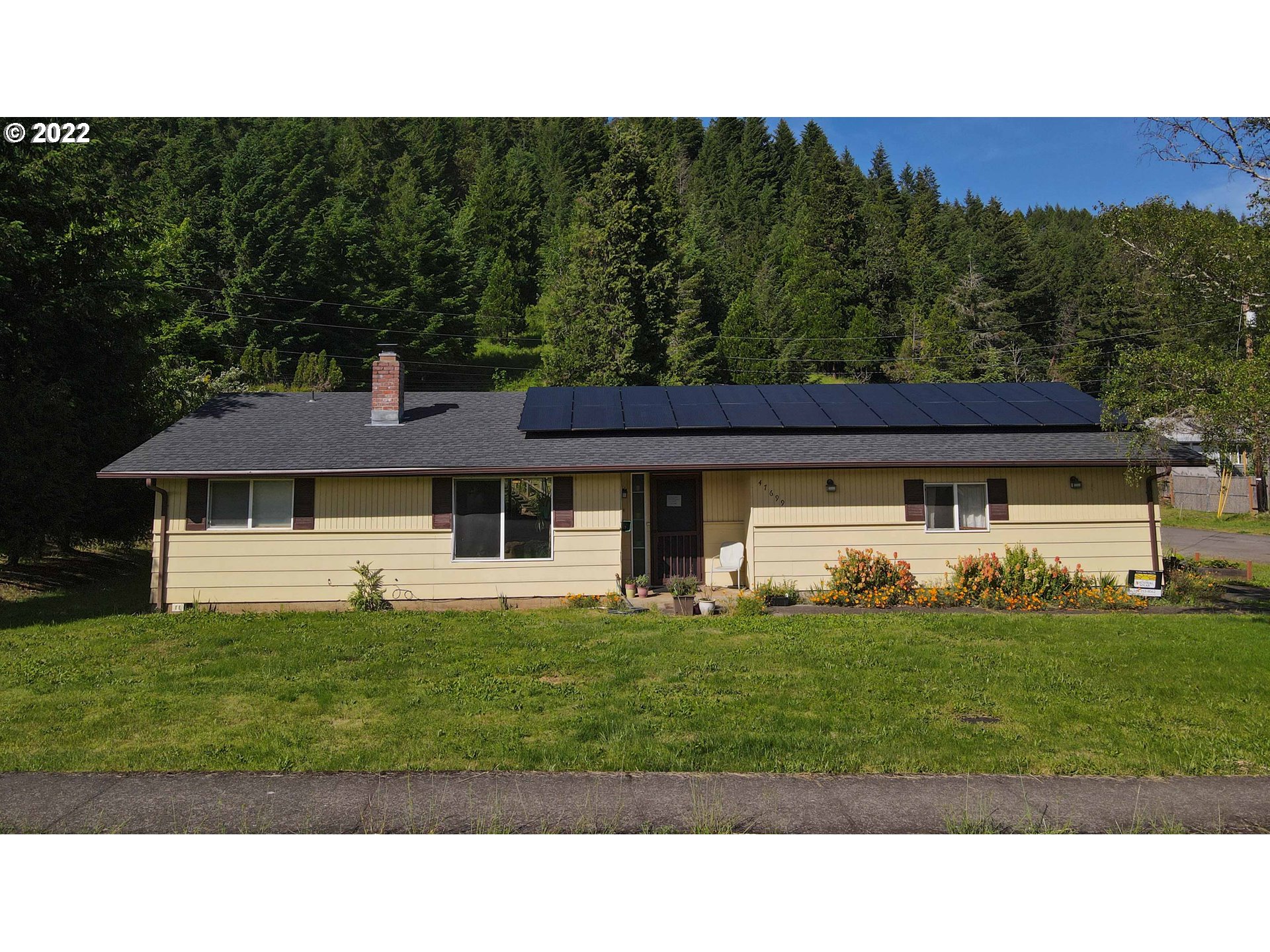 3 beds, 2 baths, double car detached shop w/separate area for workspace on 0.37 acre lot. New solar panels and backup generator. Close to endless outdoor activities like 300 miles of mountain bike trails "The Mountain Bike Capital of the Northwest" hiking, skiing, camping, hunting & fishing. 10 minutes from Hills Creek Reservoir. Large master bedroom is secluded from other bedrooms, indoor laundry room, slider to the backyard with lots of room for a gardening. Also has attached garage.