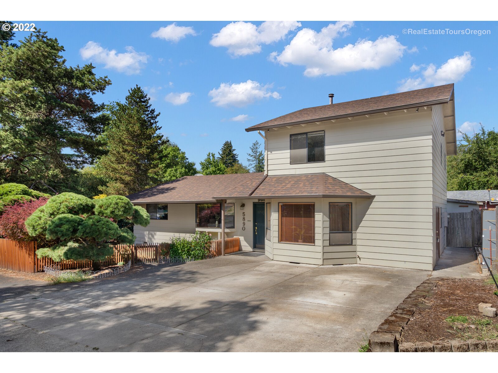 5890 SW 54TH AVE, Portland, OR 97221