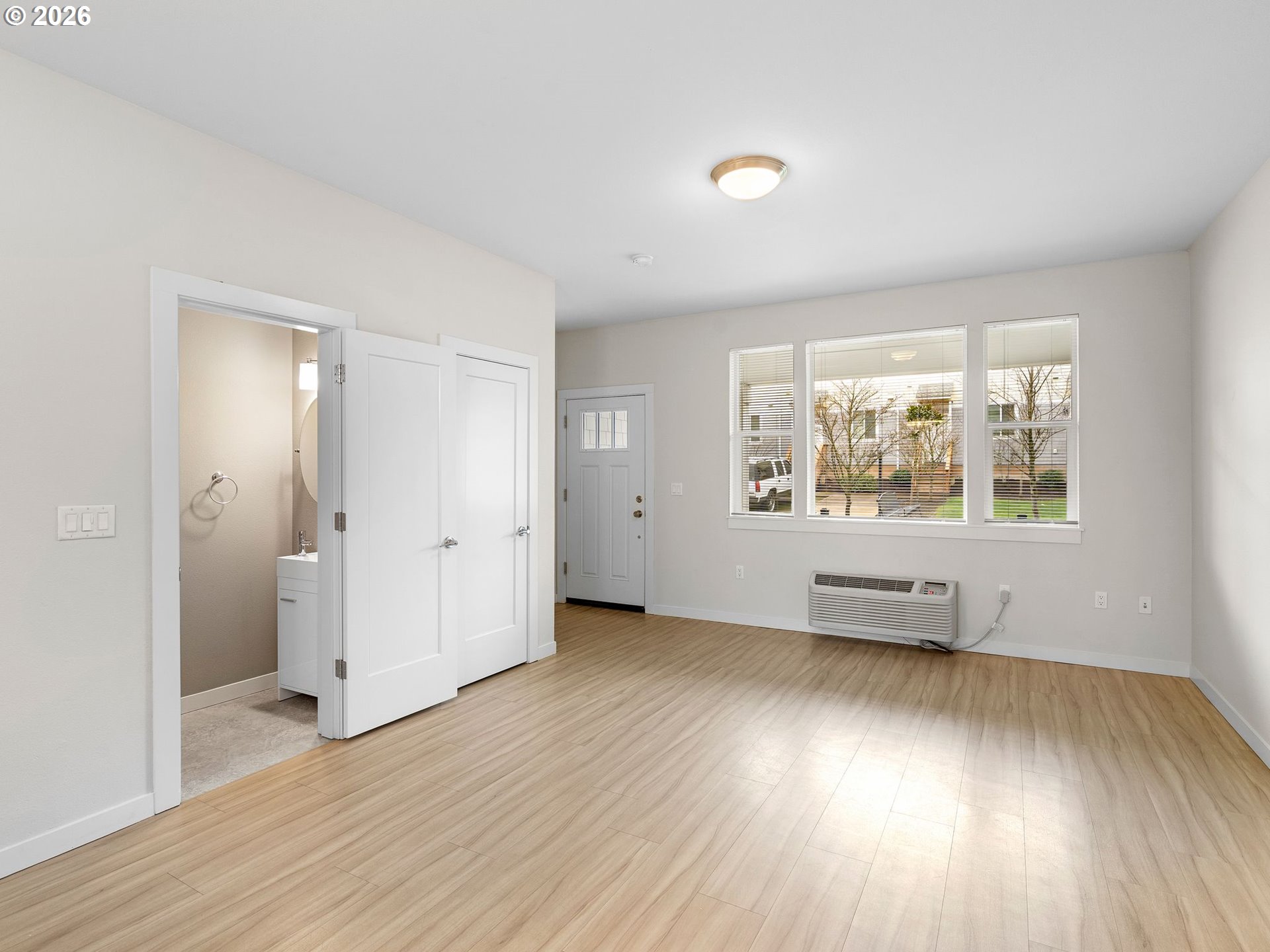 Photo #5: 226656803 Listing: Photo #5