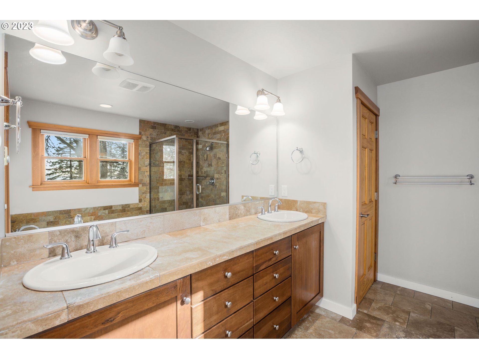 Photo #6: 22667037 Listing 