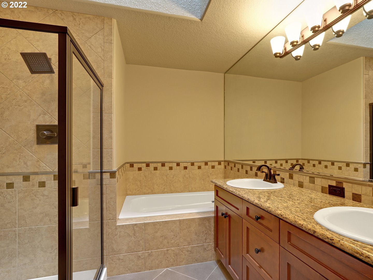 Photo #2: 22667389 Listing 
