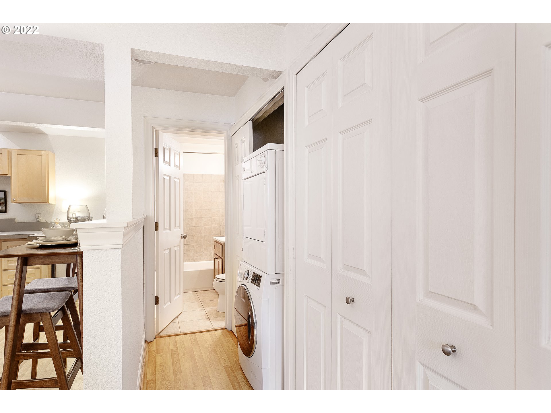 Photo #5: 22677936 Listing 