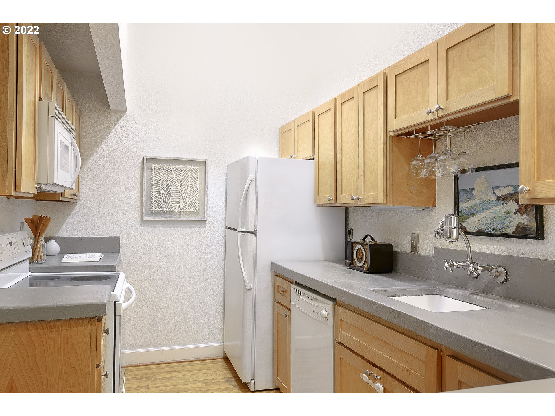 Photo #6: 22677936 Listing 