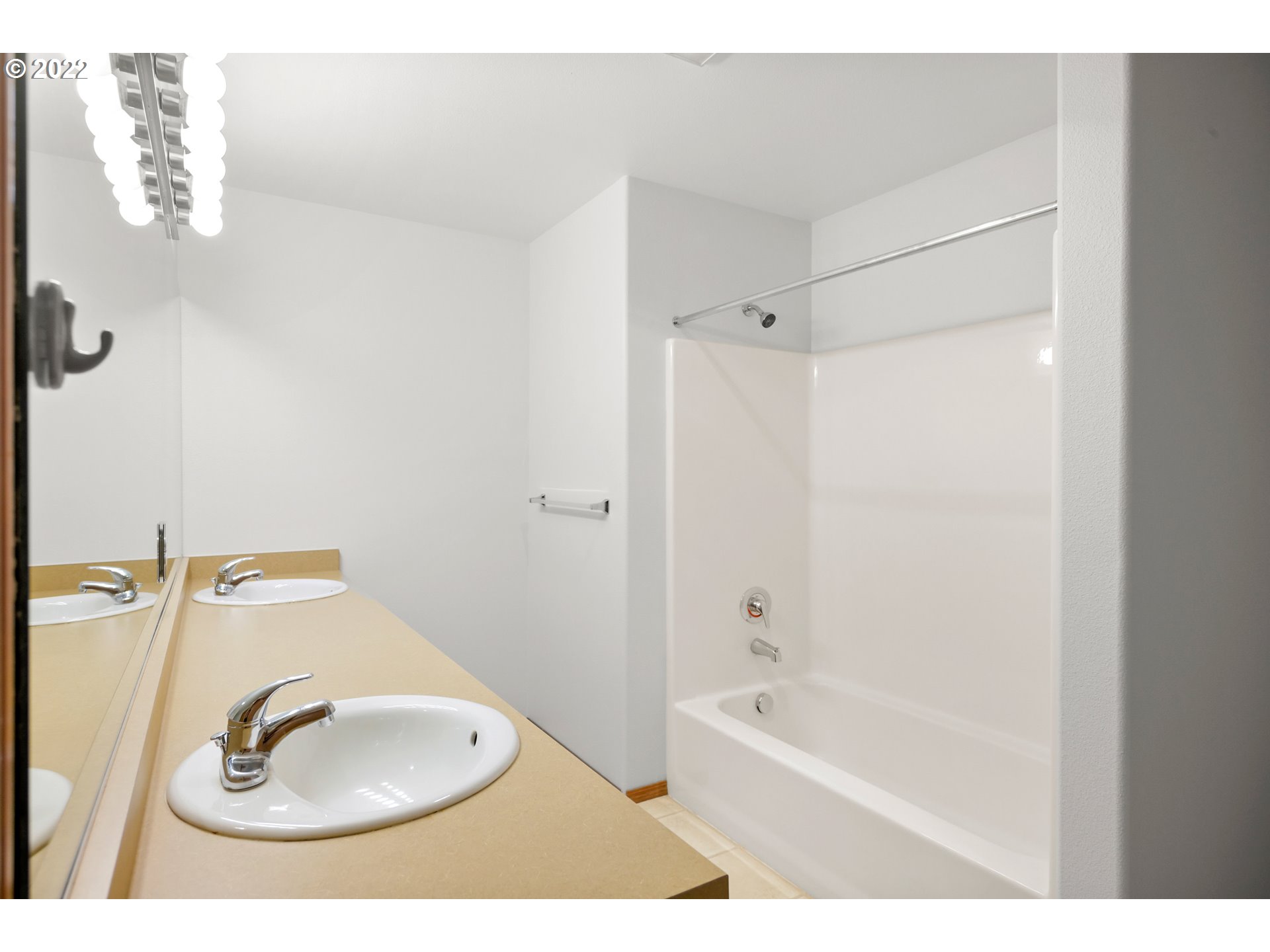 Photo #6: 22679096 Listing 