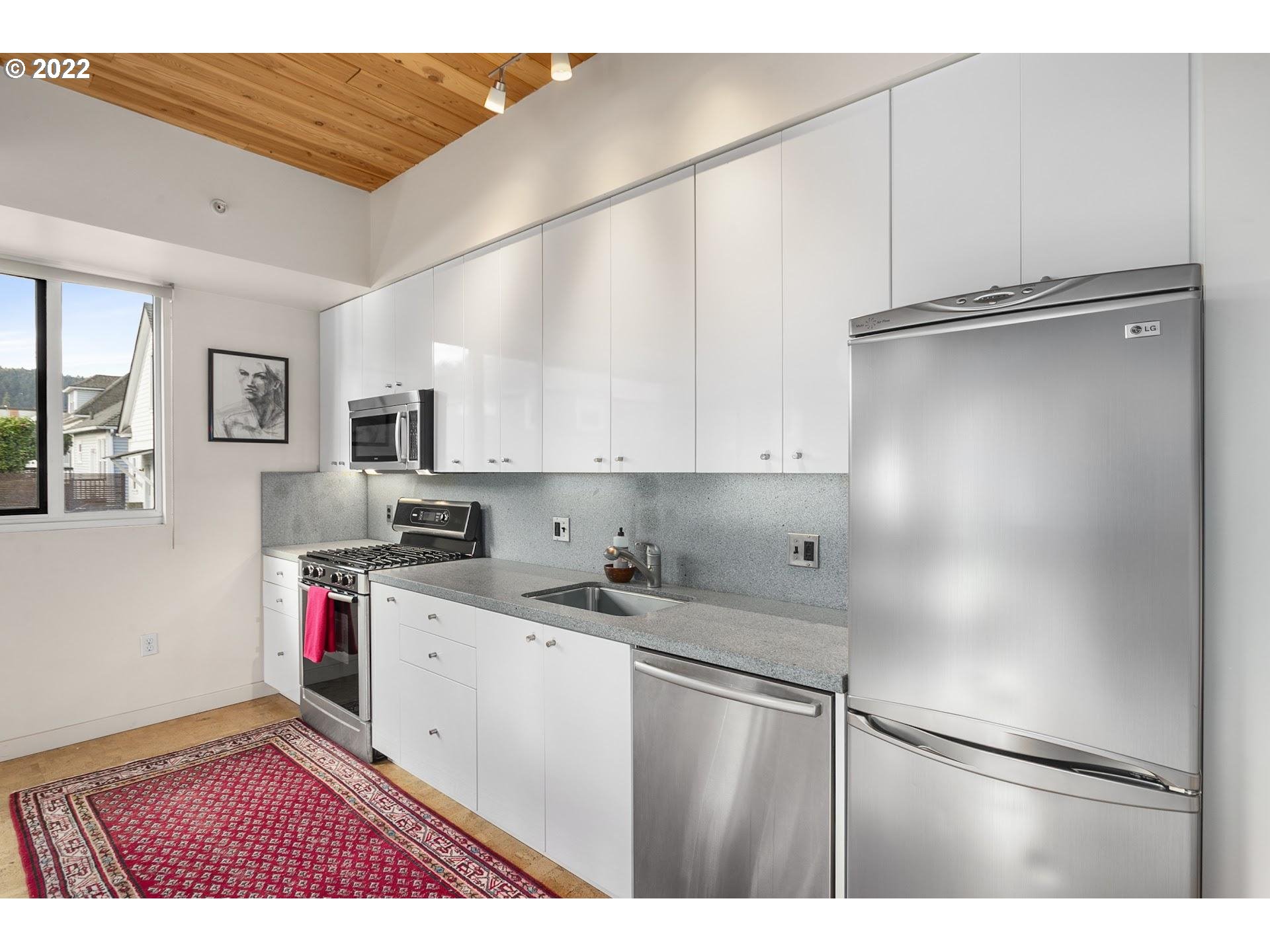 Photo #6: 22681200 Listing 