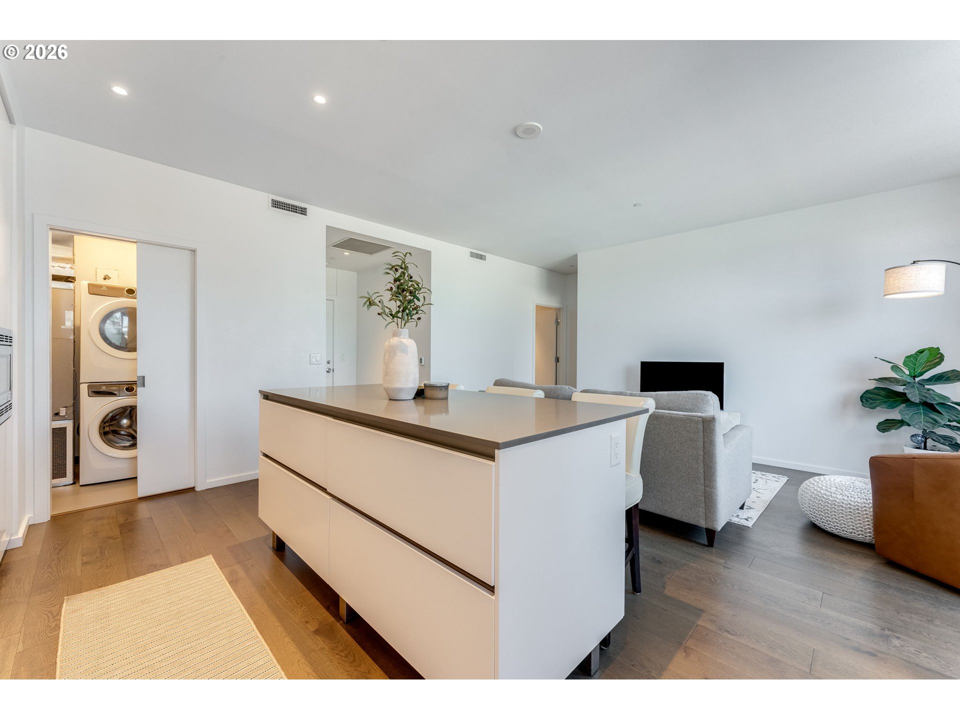 Photo #16: 226820163 Listing: Photo #16