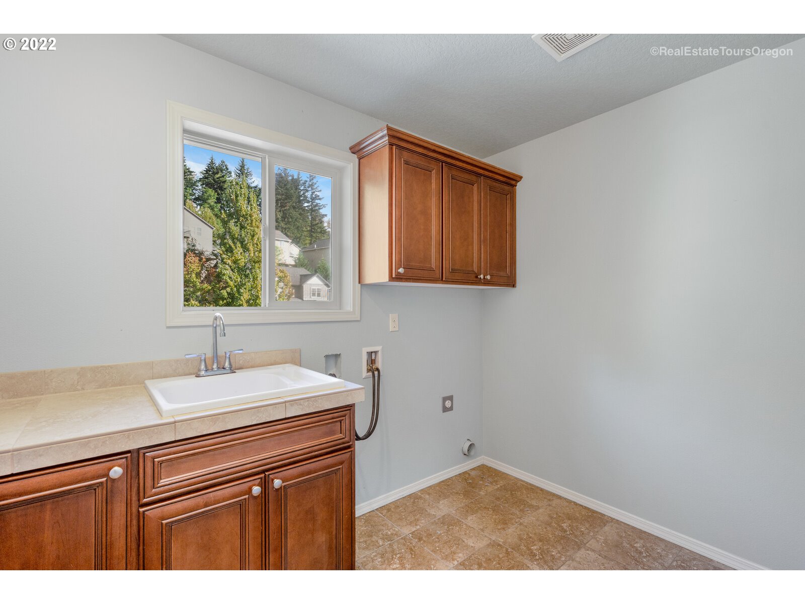 2571  48th St, Washougal, WA 98671