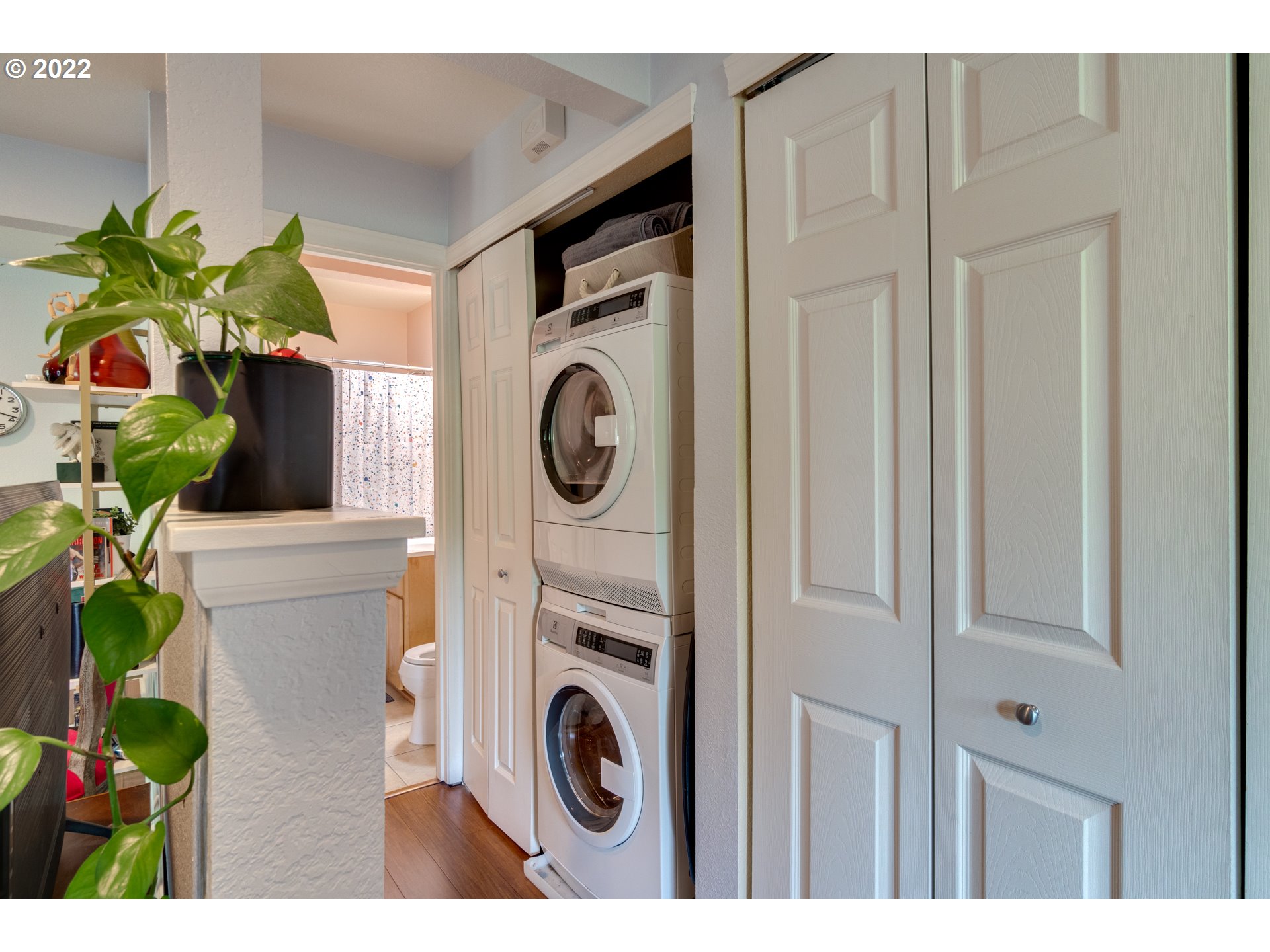 Photo #2: 22686031 Listing 