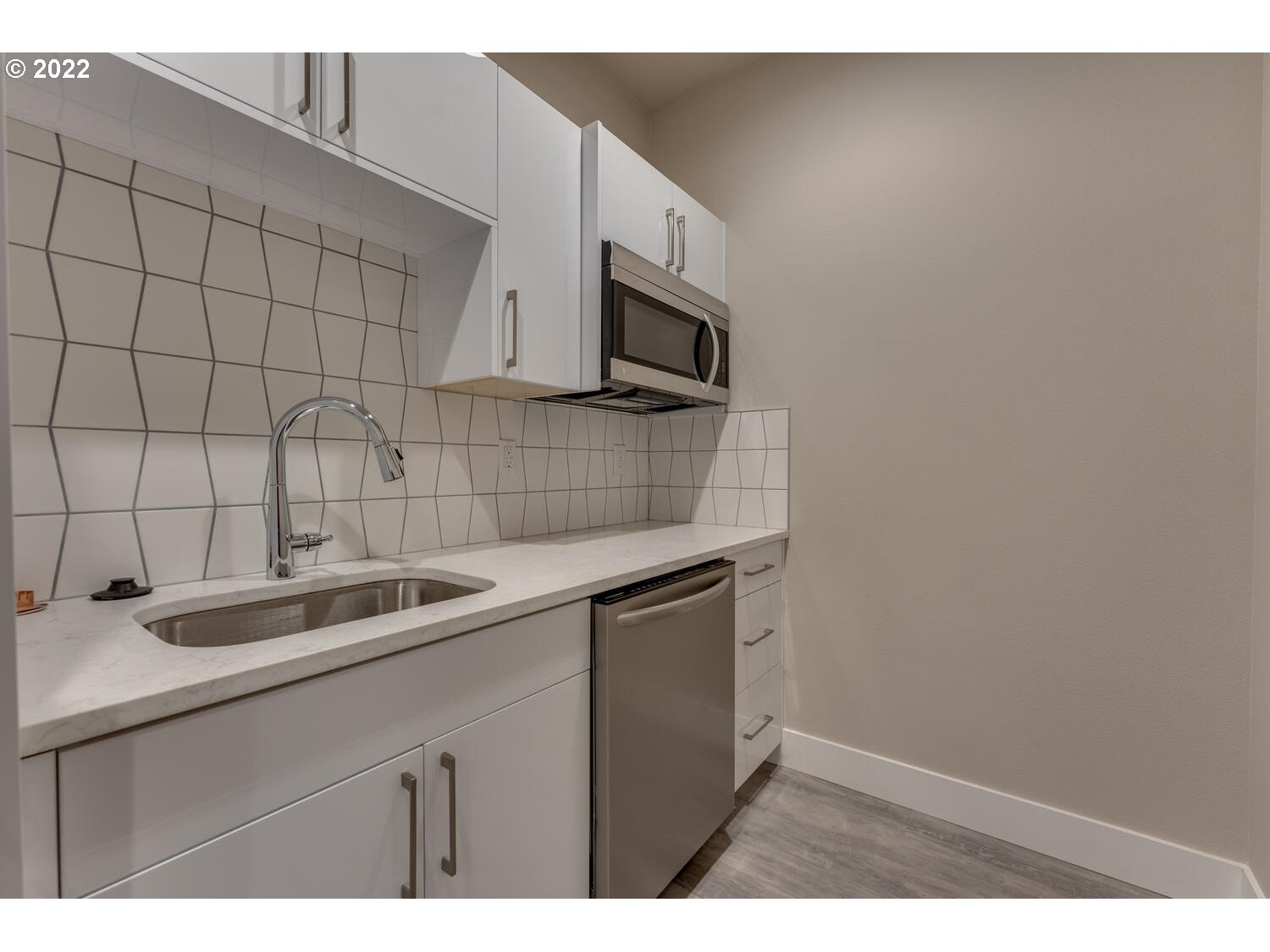 Photo #6: 22687993 Listing 