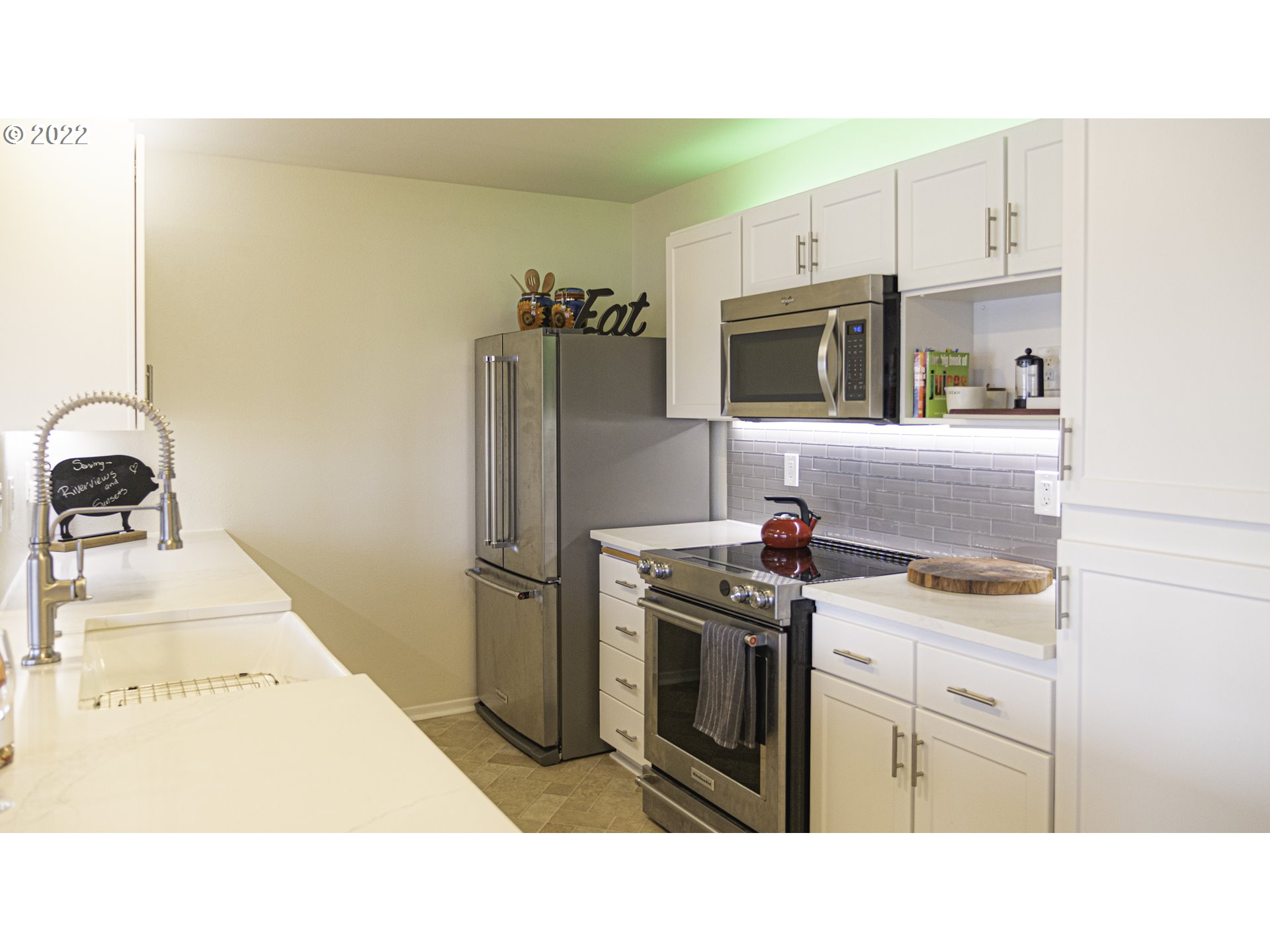 Photo #2: 22690169 Listing 