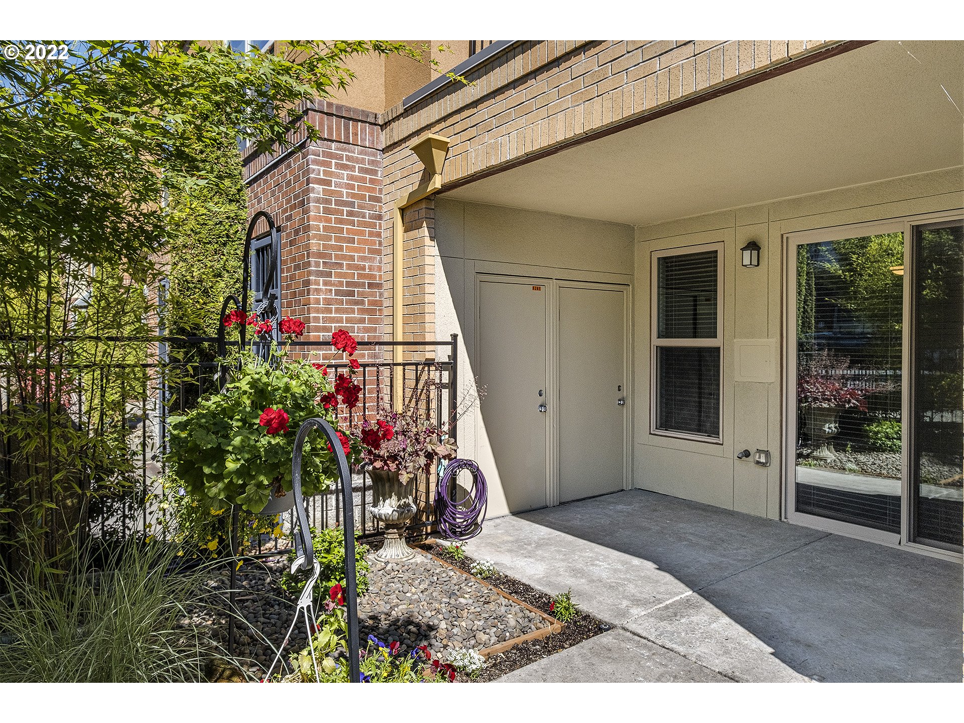 Photo #2: 22697851 Listing 