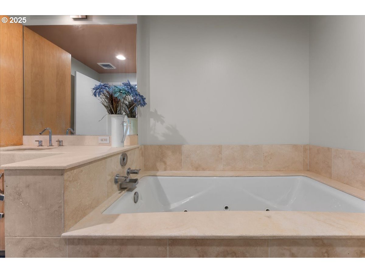 Photo #32: 227191797 Listing: Photo #32