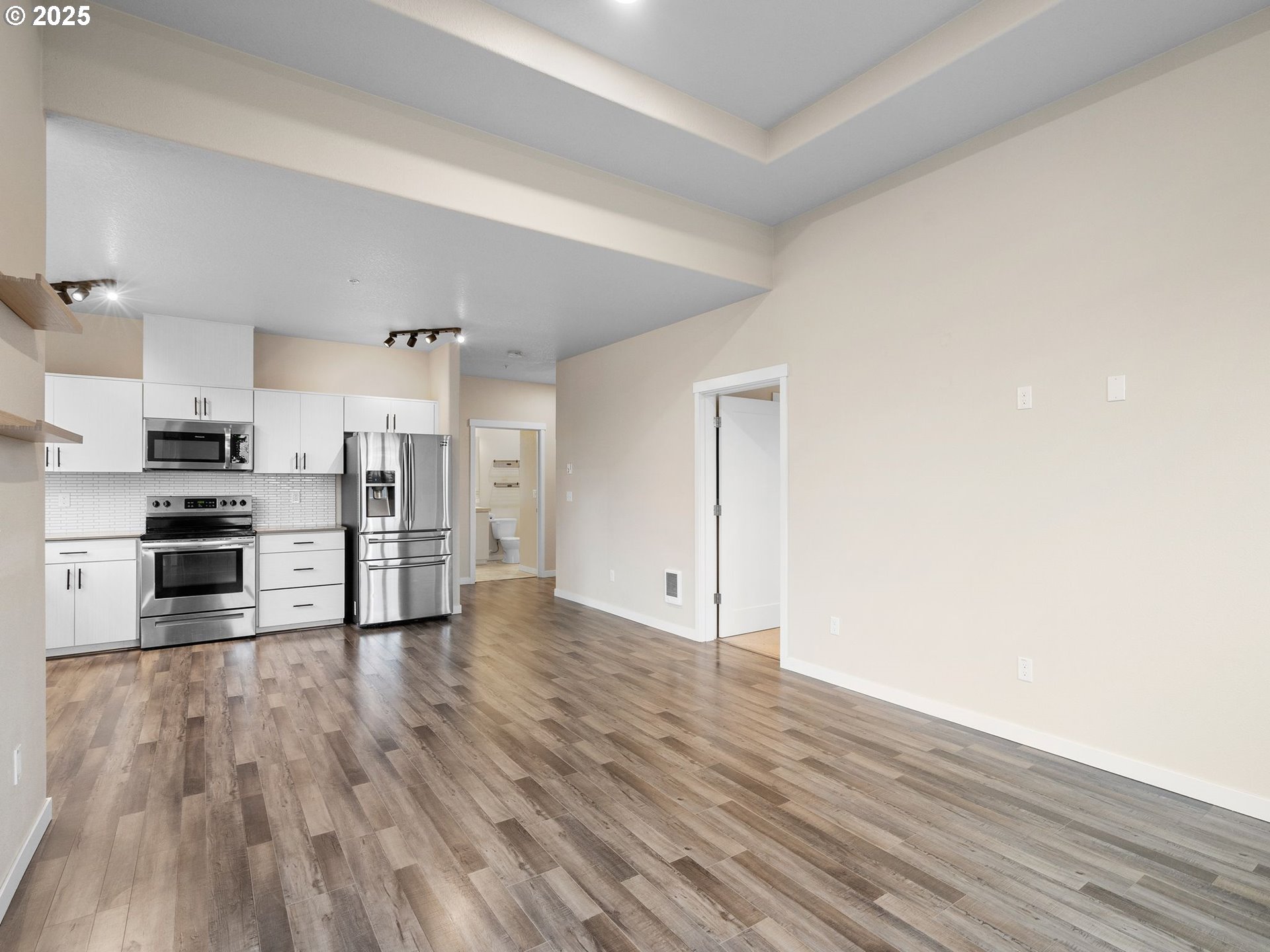 Photo #4: 227547727 Listing: Photo #4