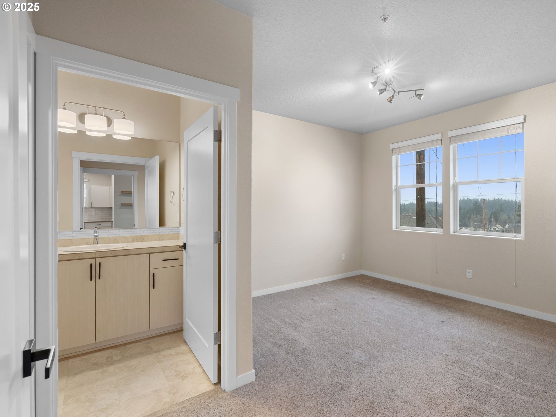 Photo #6: 227547727 Listing: Photo #6