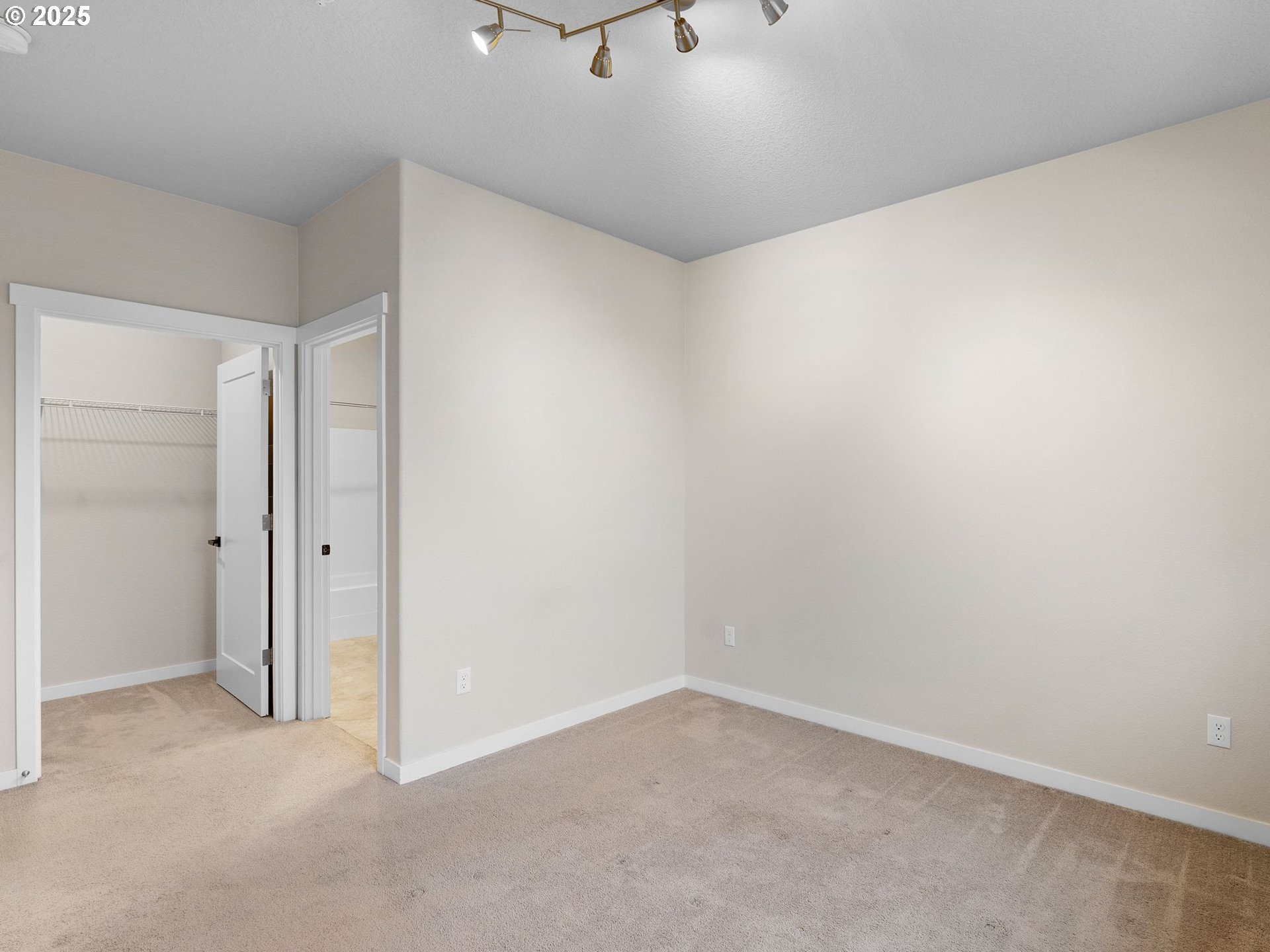 Photo #8: 227547727 Listing: Photo #8