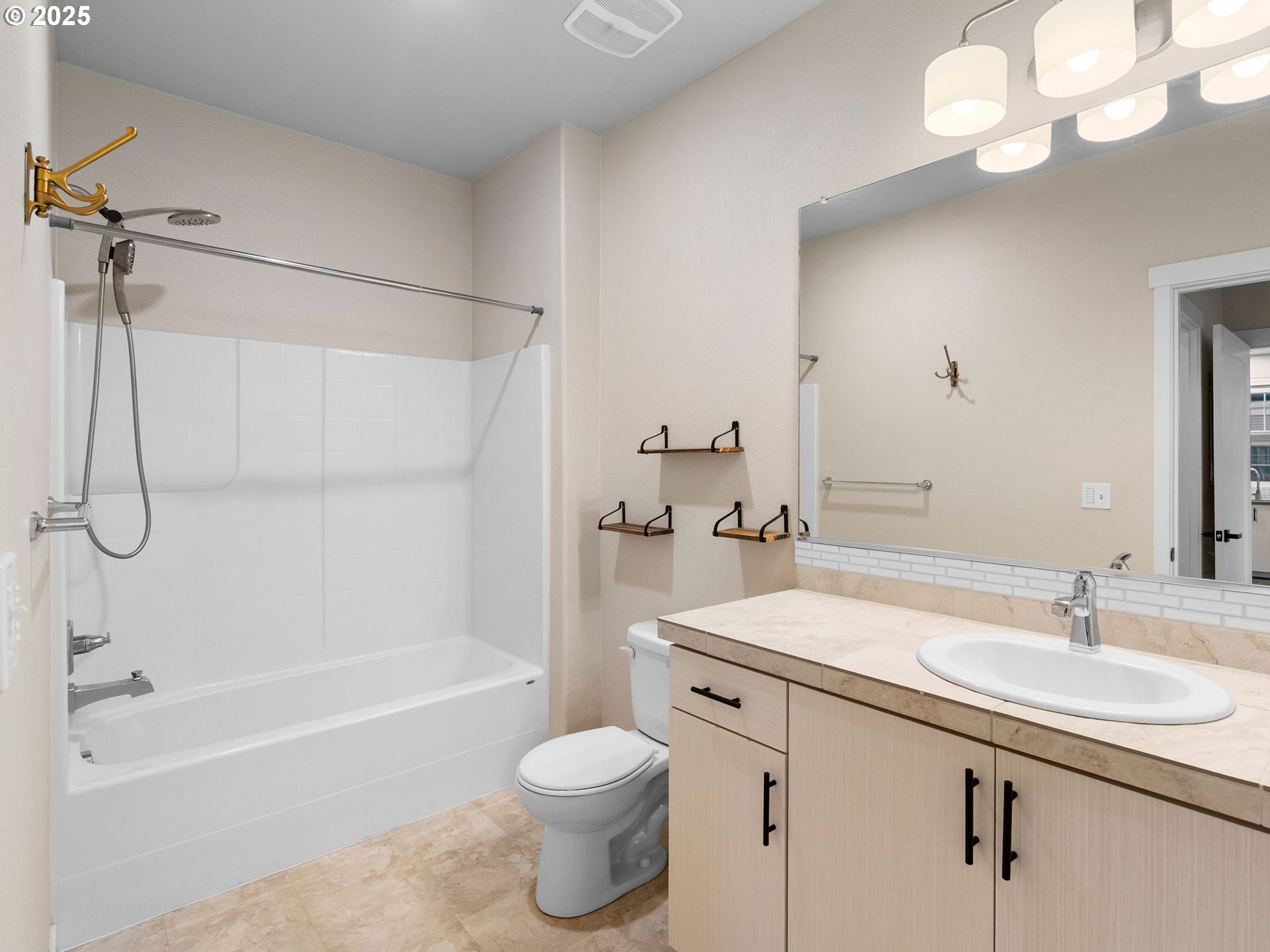 Photo #13: 227547727 Listing: Photo #13