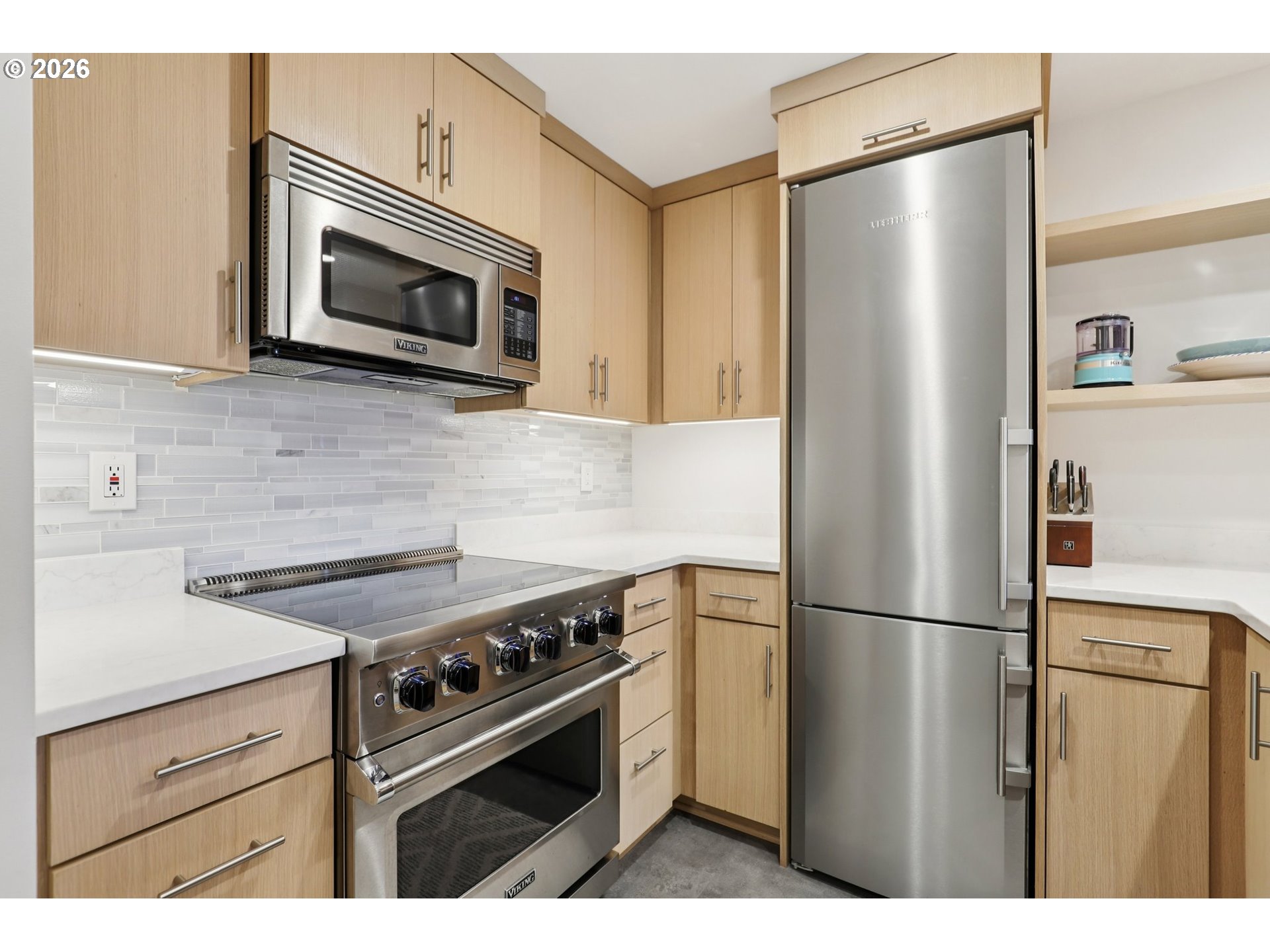 Photo #8: 228516846 Listing: Photo #8