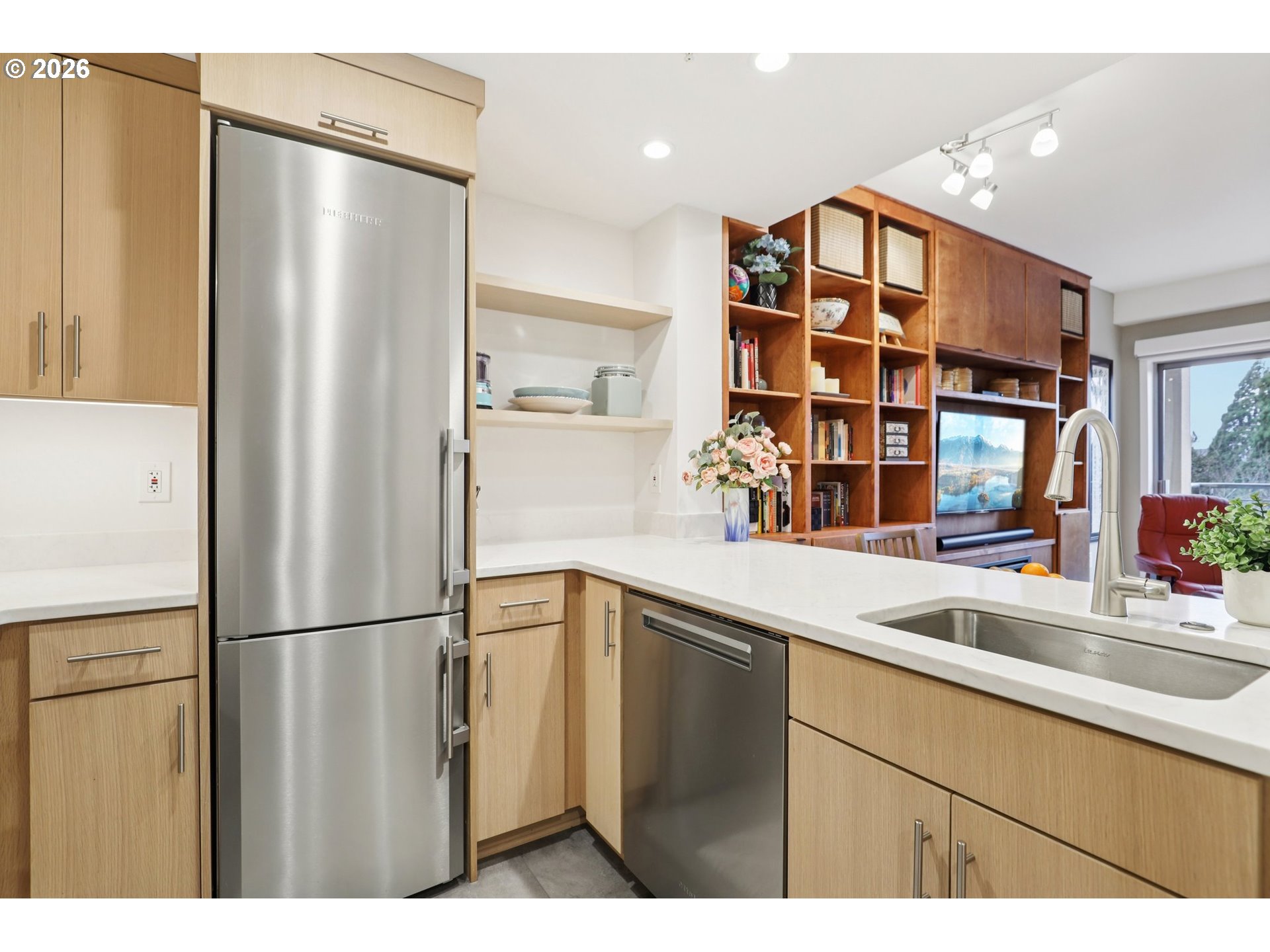 Photo #7: 228516846 Listing: Photo #7