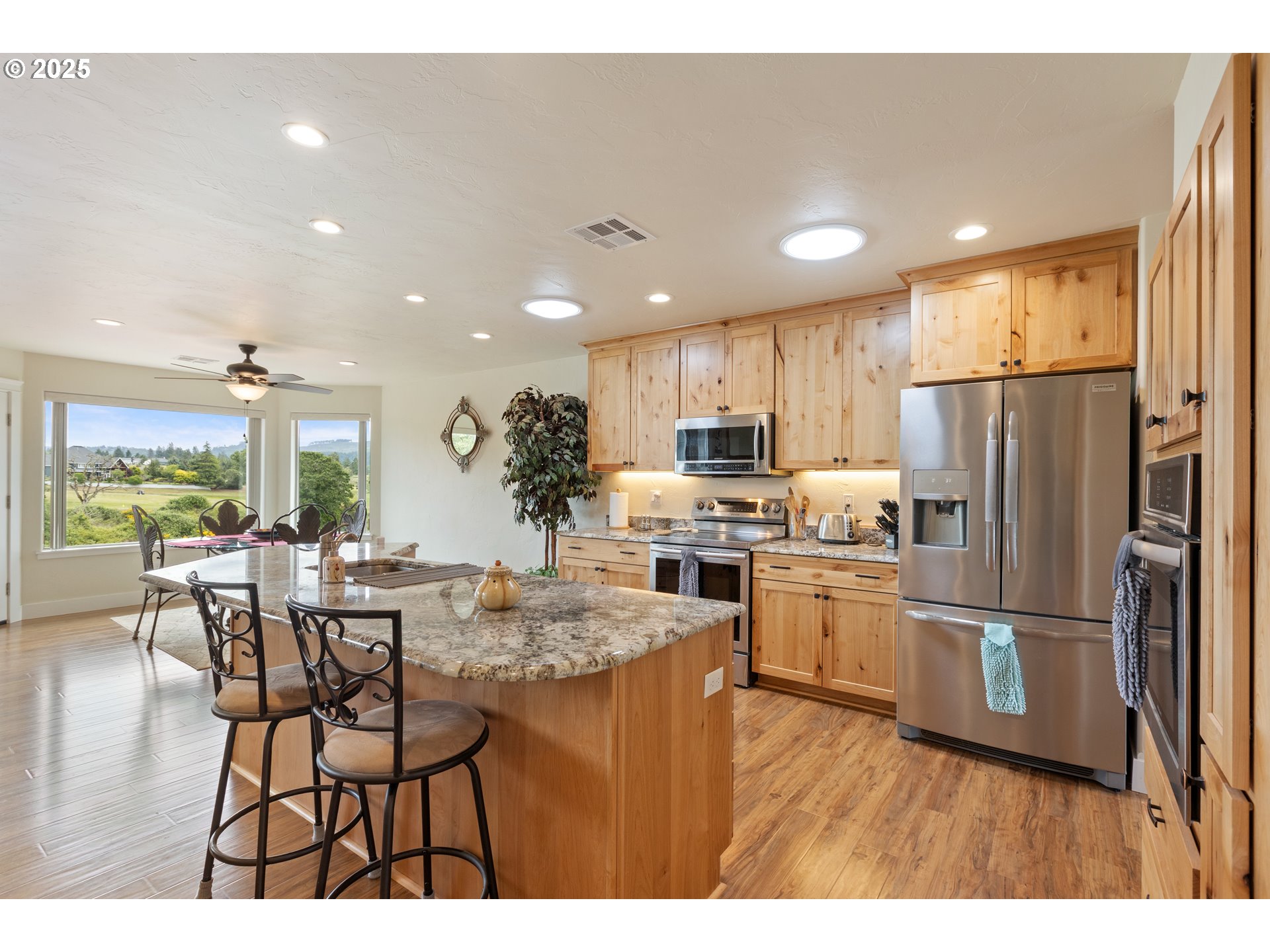 910 SWALLOW AVE, Sutherlin, OR, 97479