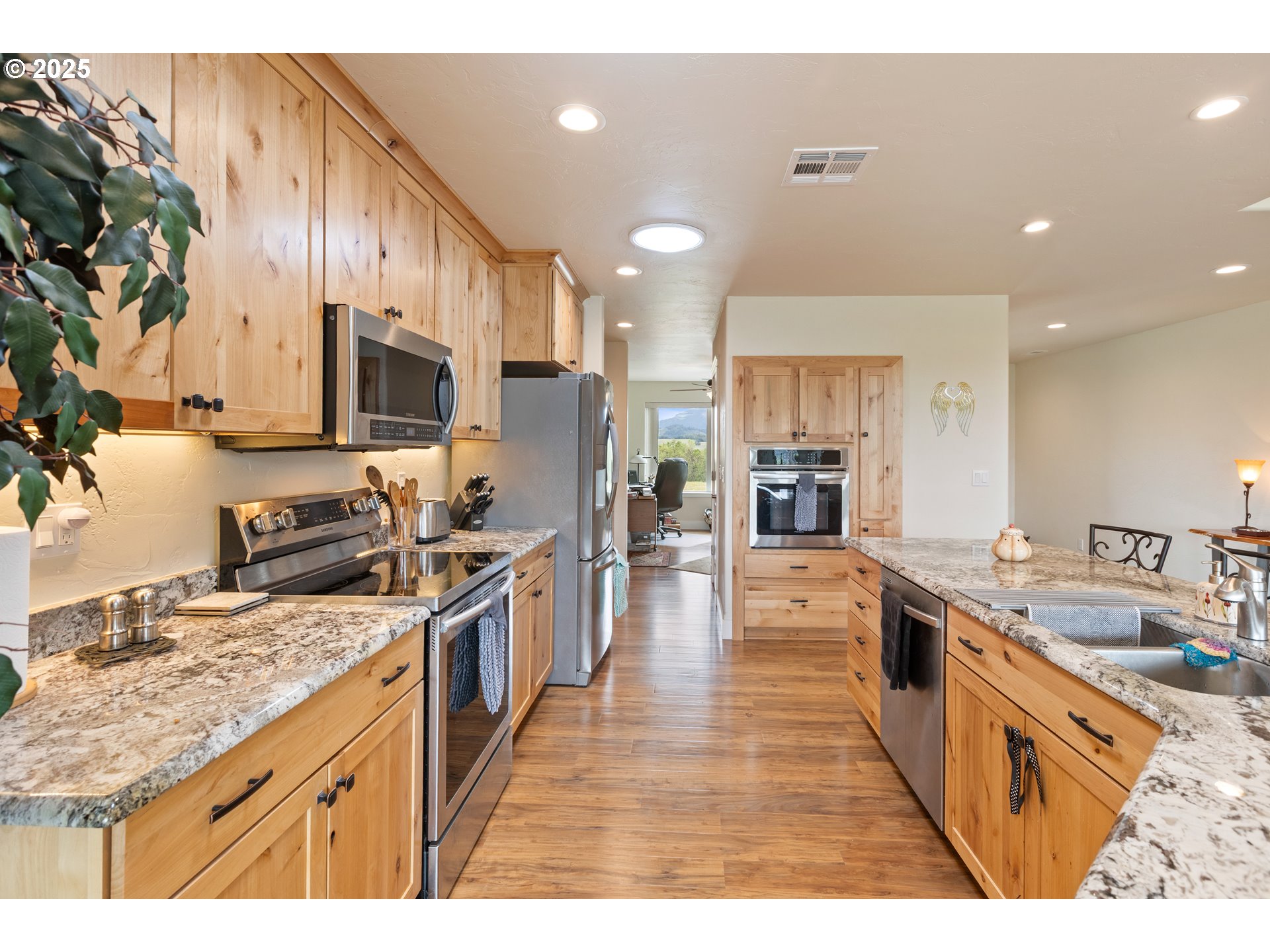 910 SWALLOW AVE, Sutherlin, OR, 97479