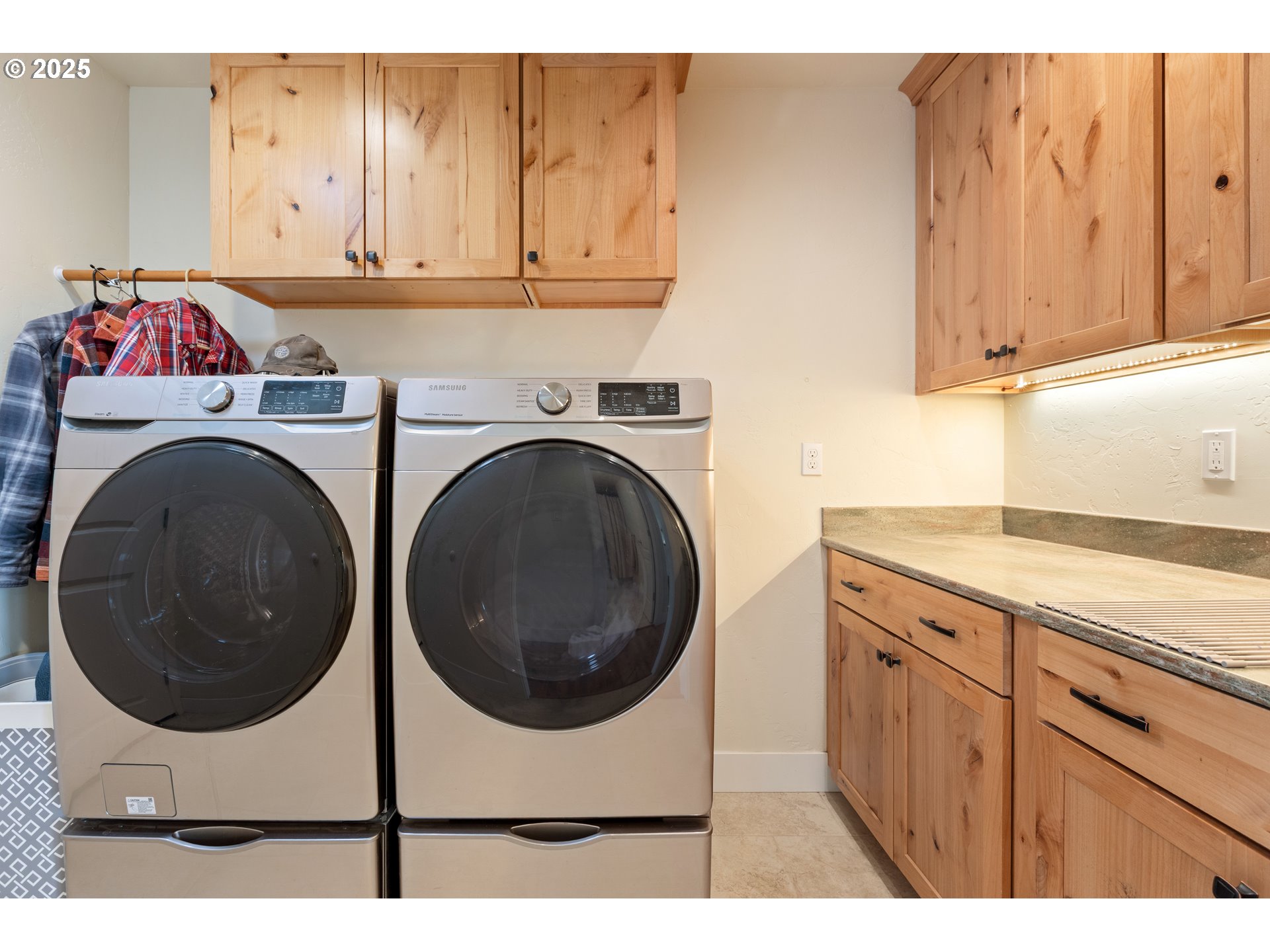 910 SWALLOW AVE, Sutherlin, OR, 97479