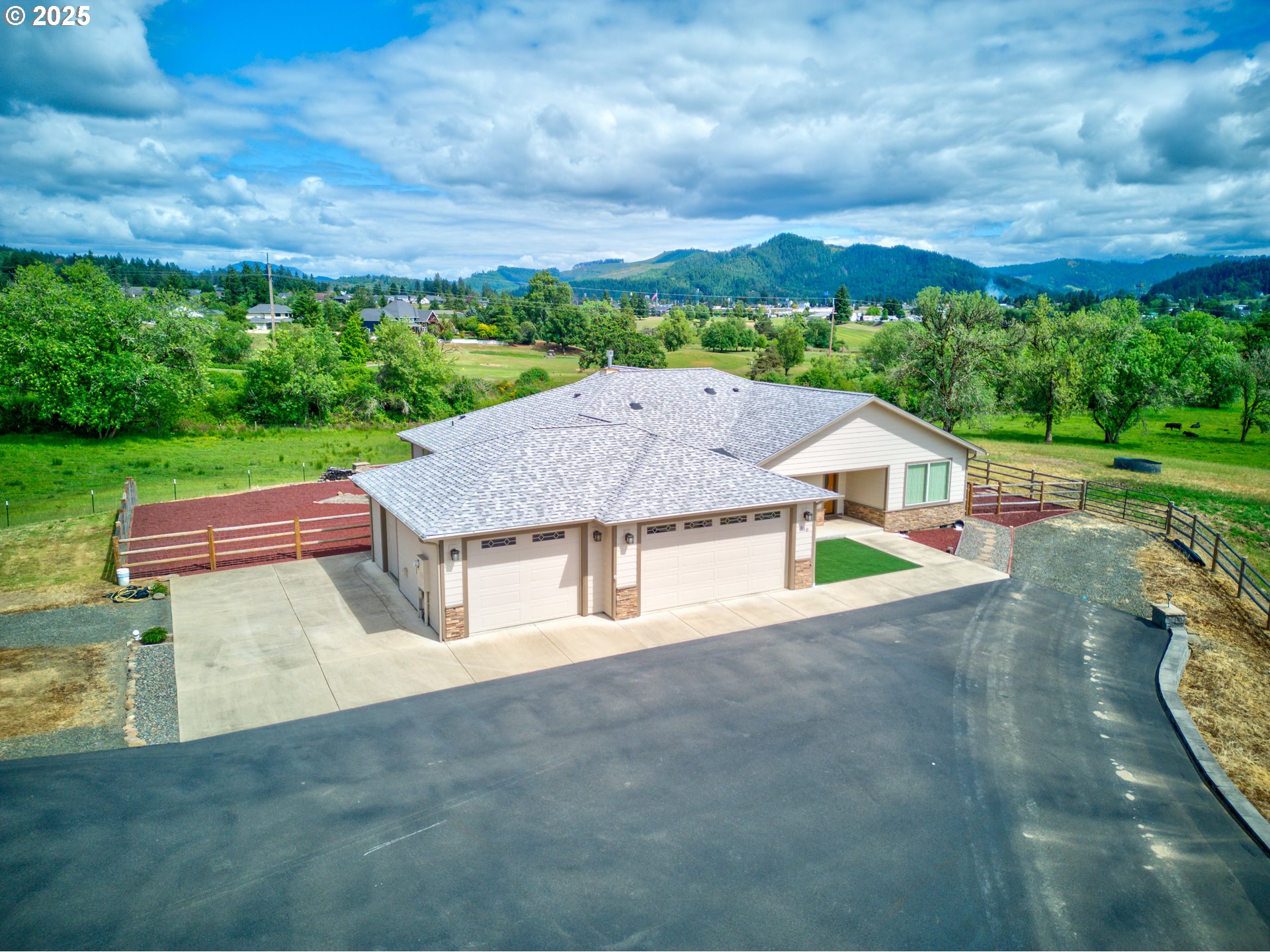 910 SWALLOW AVE, Sutherlin, OR, 97479
