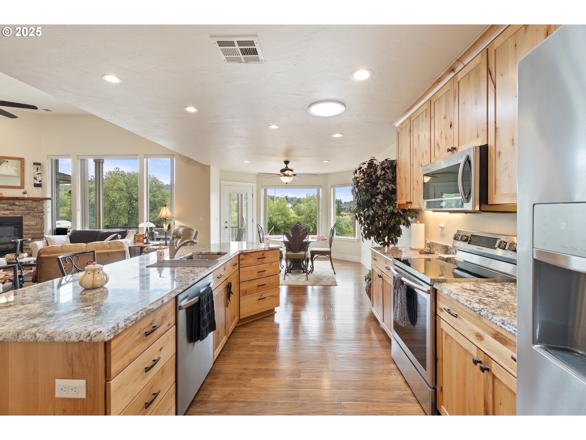 910 SWALLOW AVE, Sutherlin, OR, 97479