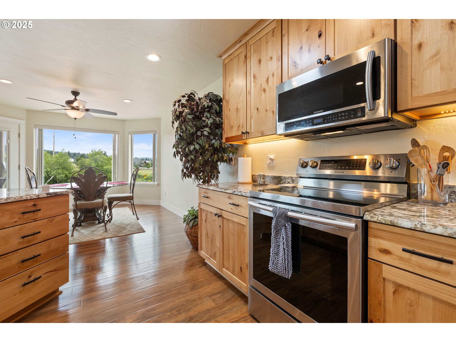 910 SWALLOW AVE, Sutherlin, OR, 97479