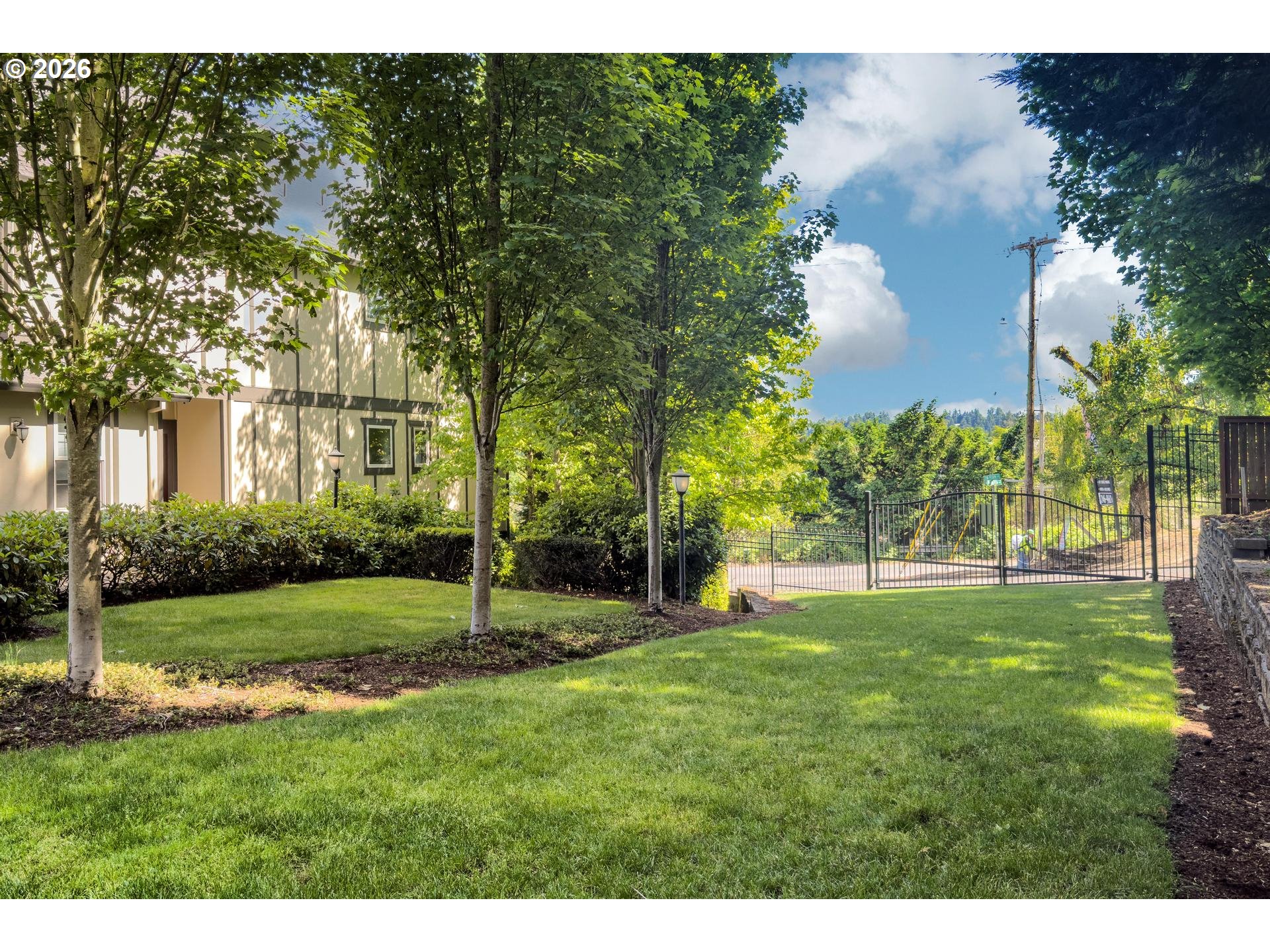 Photo #3: 229931485 Listing: Photo #3