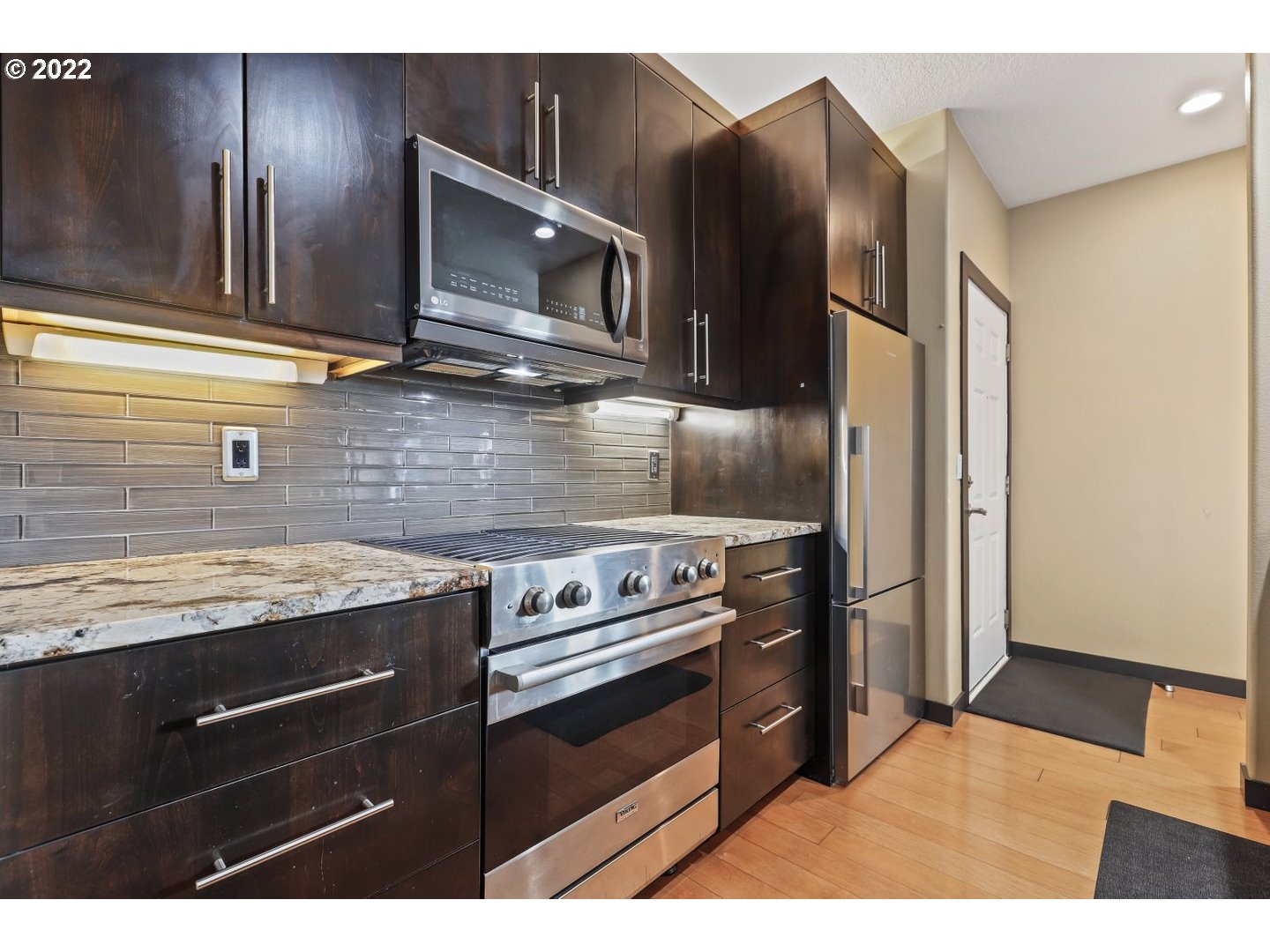 Photo #6: 23003433 Listing 