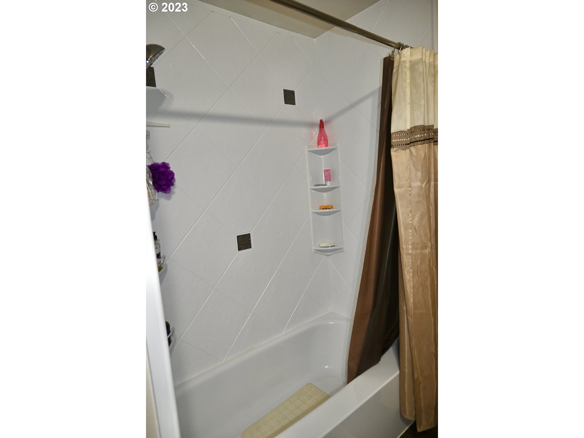 Photo #6: 23004996 Listing 