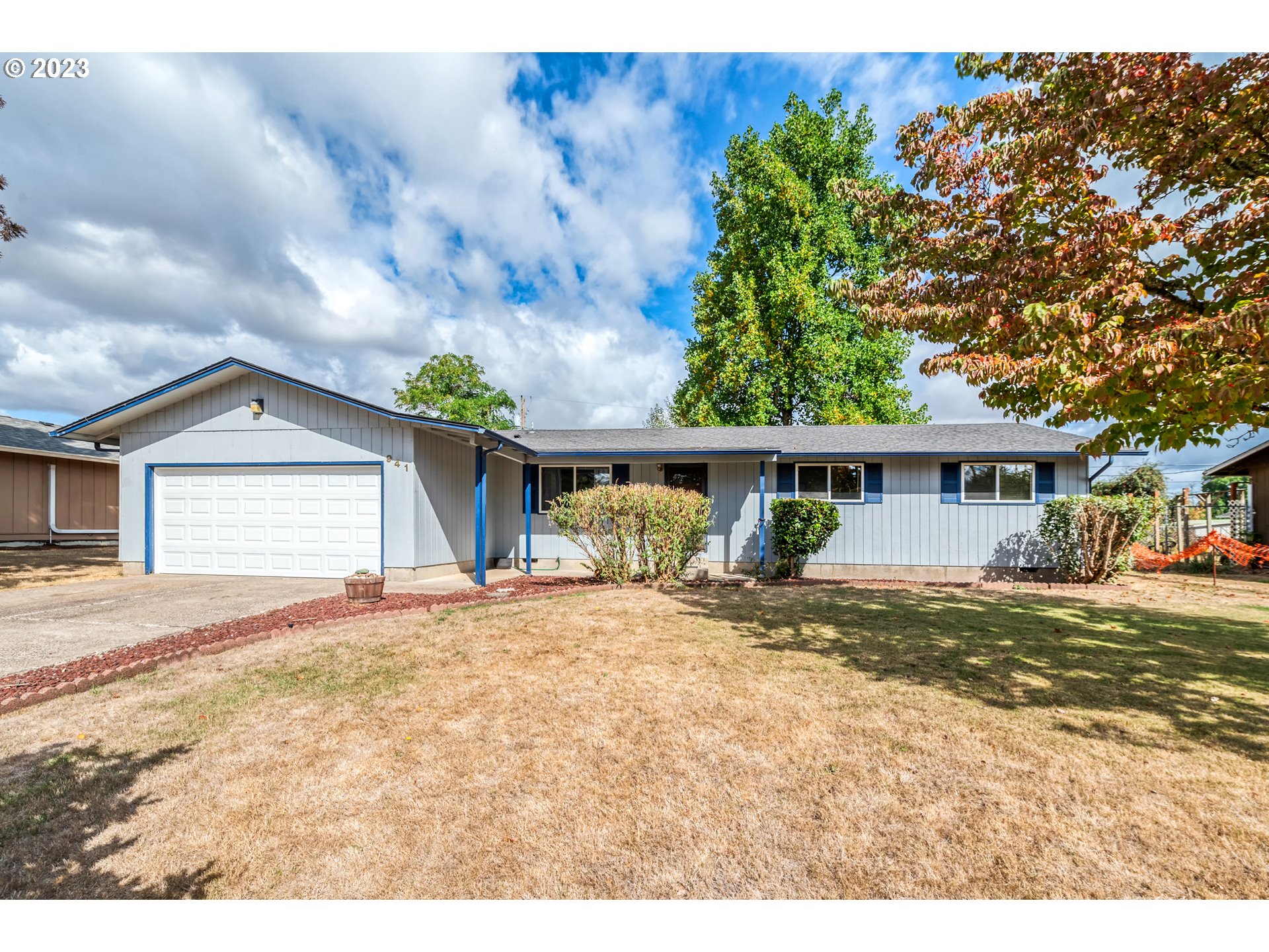 Charming one level home with a country setting, located within minutes to town. Large fenced site backs to over 20 acres of pasture for added privacy. Updated exterior paint, vinyl windows , garage door and ductless heating system. Brand new dishwasher, bath sink, faucet and electrical service panel. Rare four bedroom , lots of room for home office and potential to add future owners suite with full bath and still enjoy three full bedrooms. Nice sized living room opens to dining and kitchen area.  Large family room with ceiling fans that leads to covered deck. Lots of potential in this cute starter home to make it your own. Relax on your private deck and enjoy the quiet pastural views. Santa Clara's proposed 35 acre community park is located within a few blocks from the property. Enjoy the wonderful city amenities close by, but the Low County property taxes!