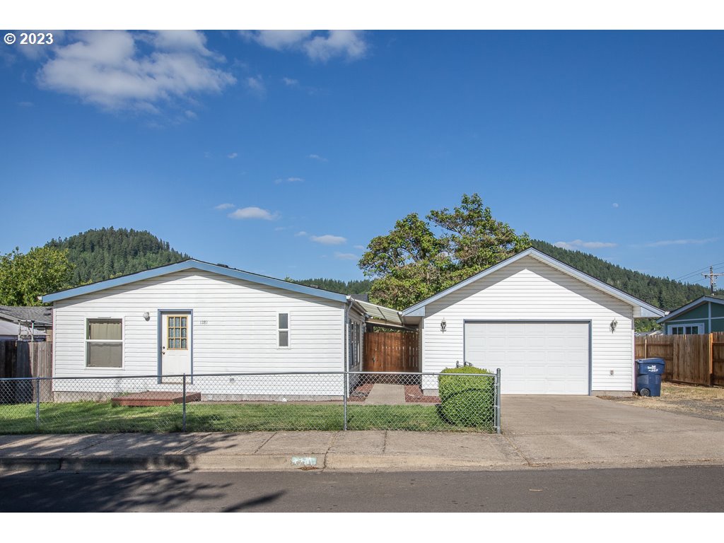1281 S 57TH PL, Springfield, OR 97478