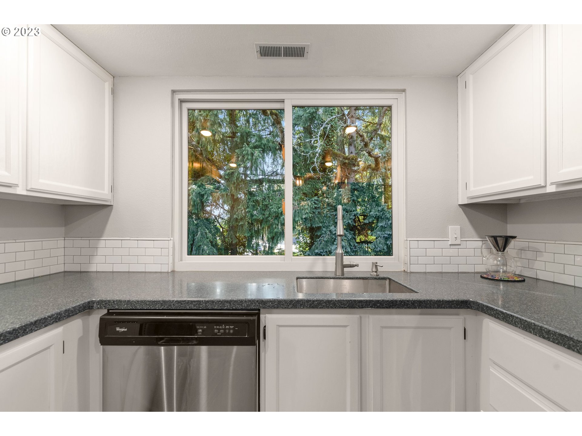 Photo #5: 23011172 Listing 