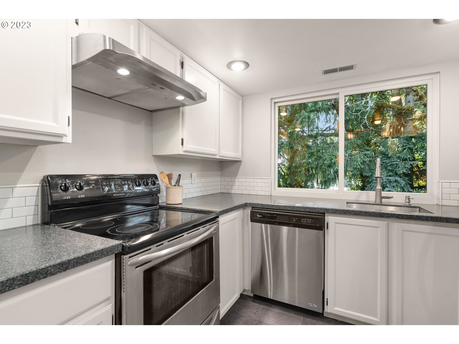Photo #6: 23011172 Listing 