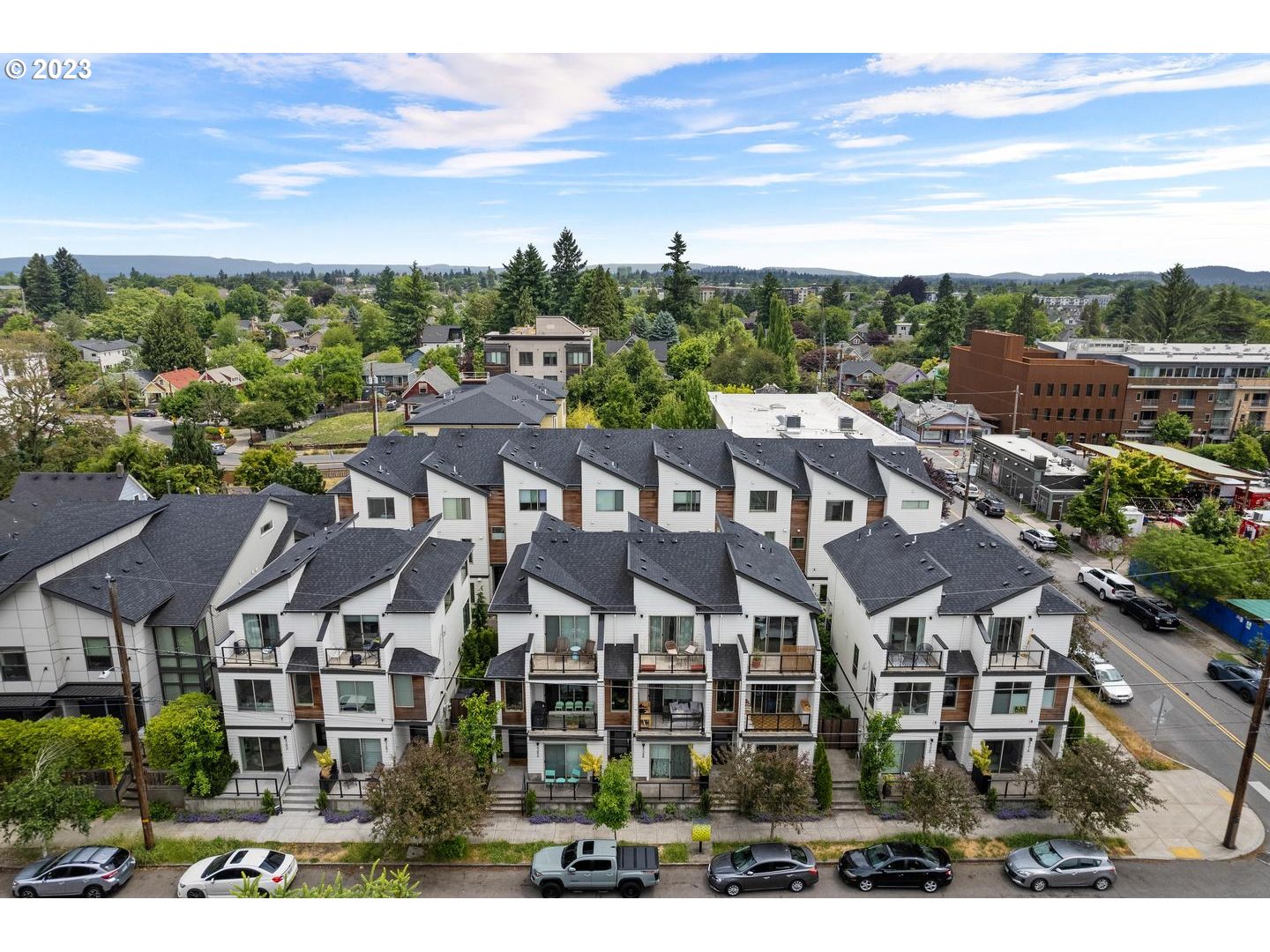 More Details about MLS # 23014275 : 937 N SKIDMORE ST