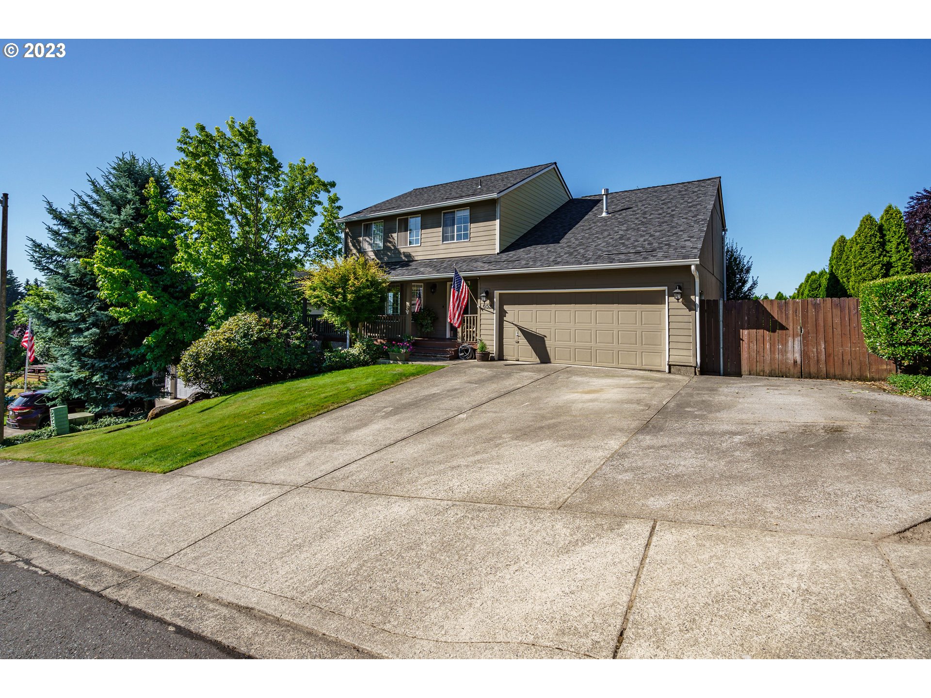 652 E Pioneer Loop, La Center, WA 98629