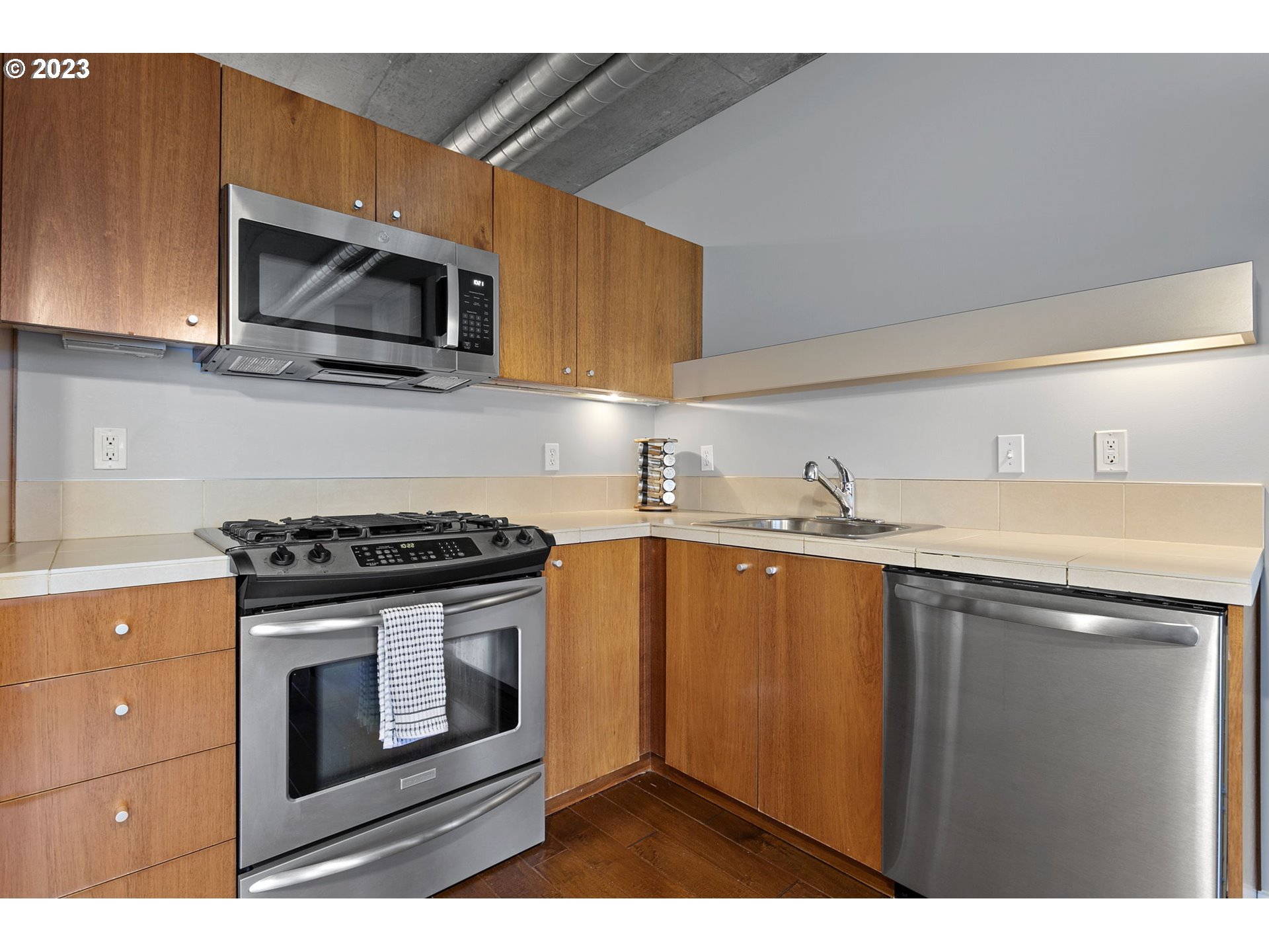 Photo #13: 23020285 Listing 