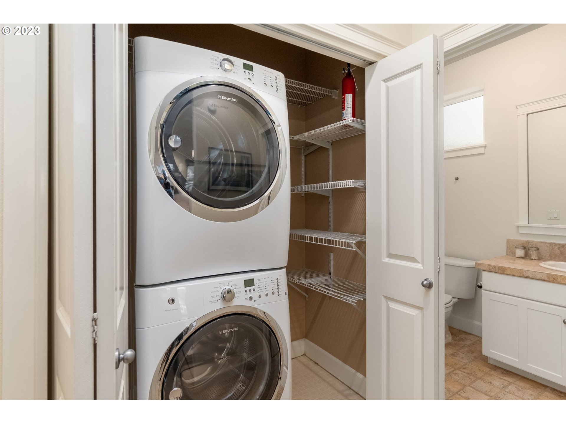 Photo #5: 23021043 Listing 