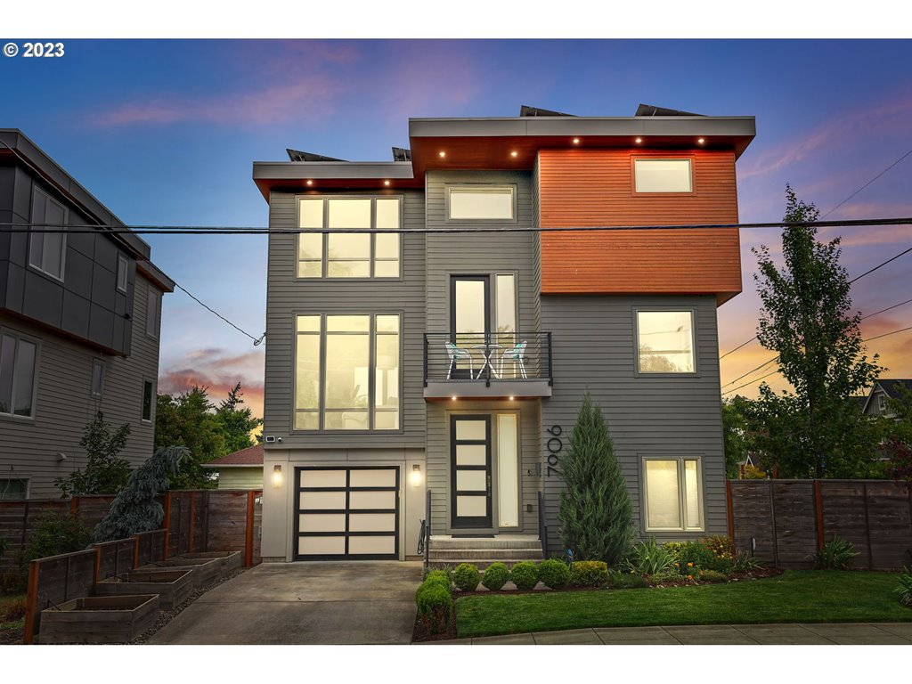 7906 N BURRAGE AVE ,  Portland, OR 97217