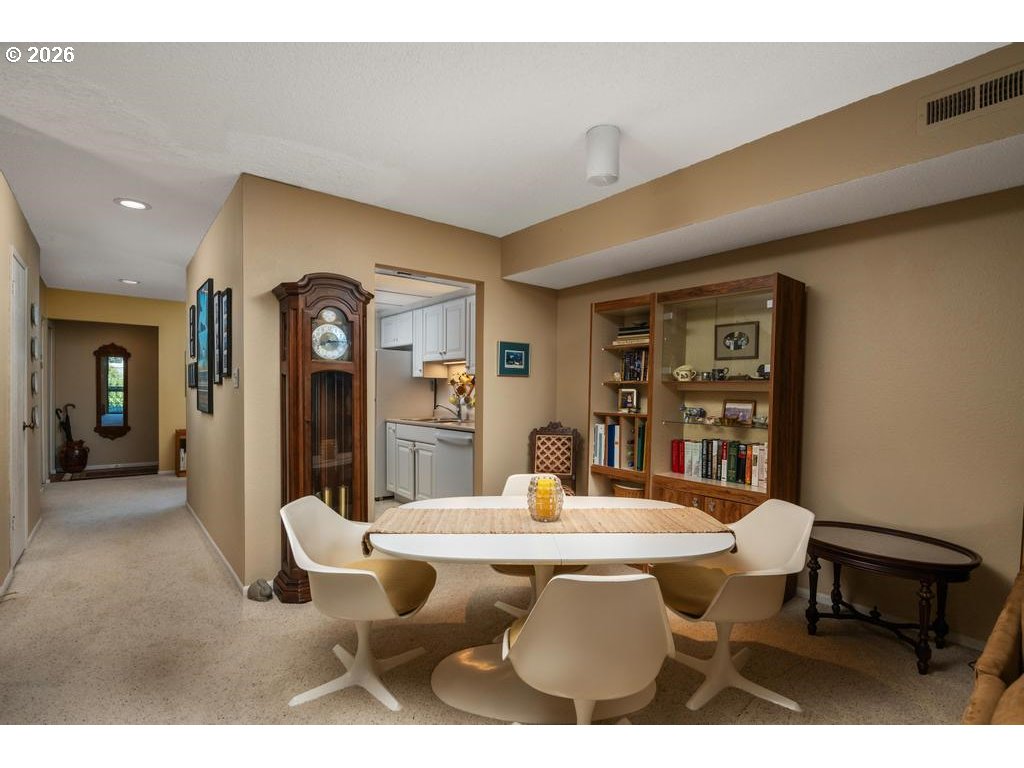 Photo #2: 230253028 Listing: Photo #2