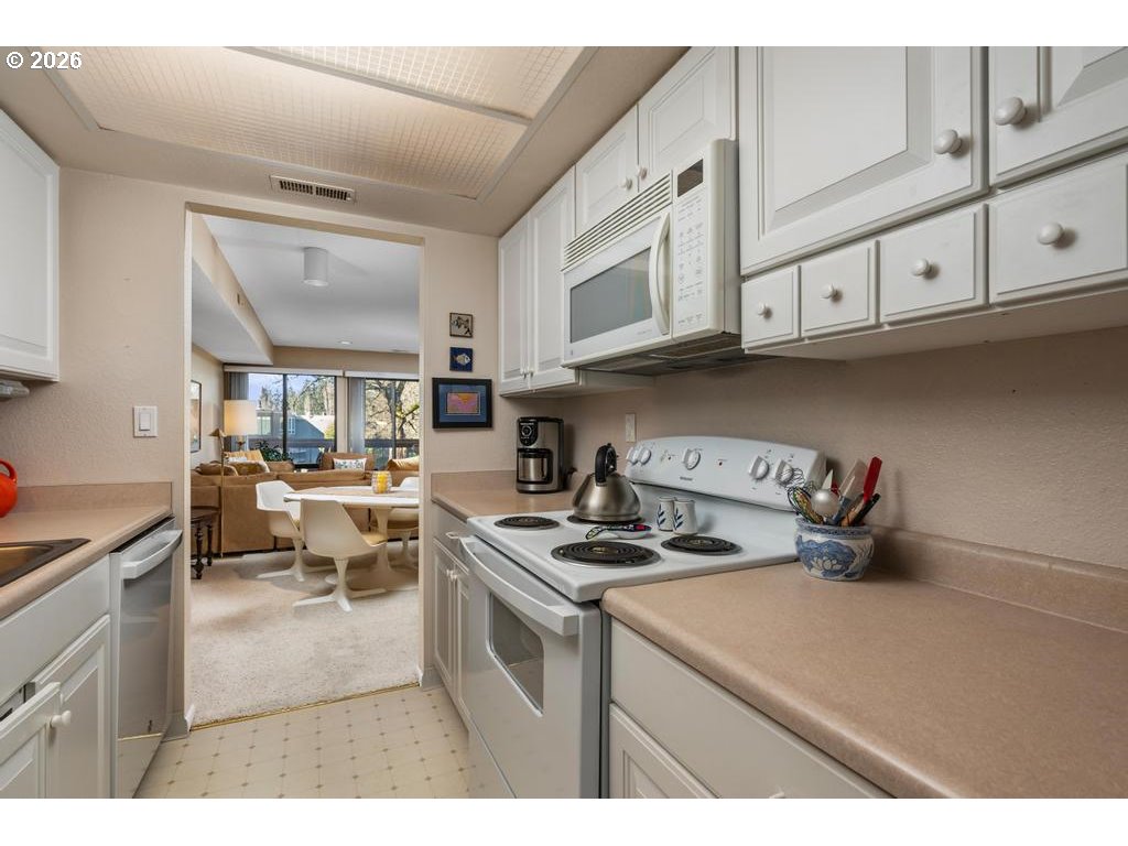 Photo #6: 230253028 Listing: Photo #6