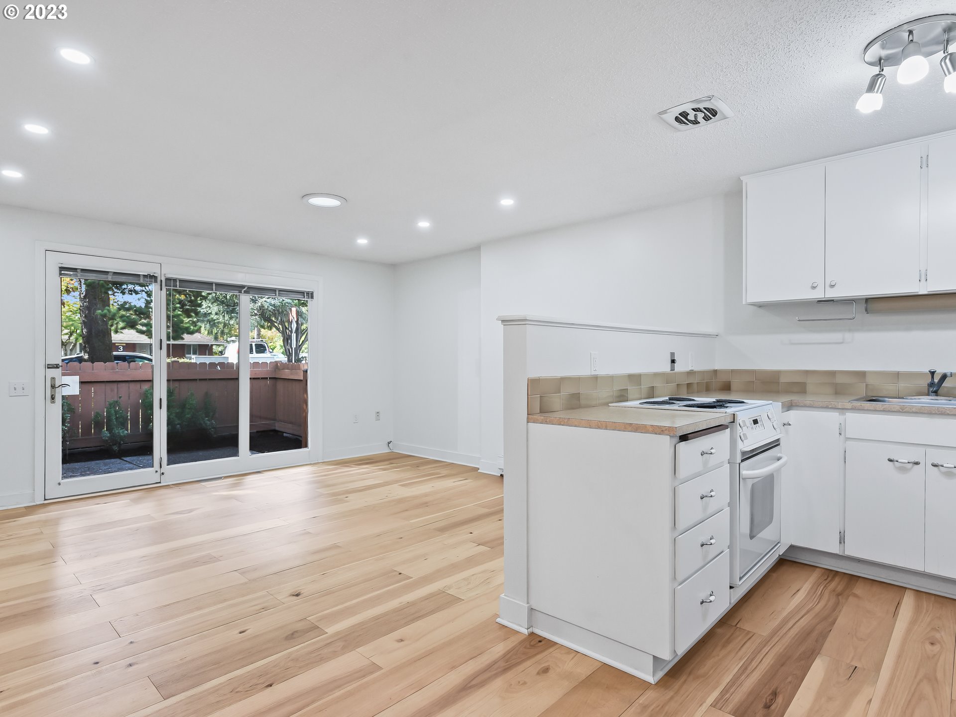 Photo #5: 23025766 Listing 