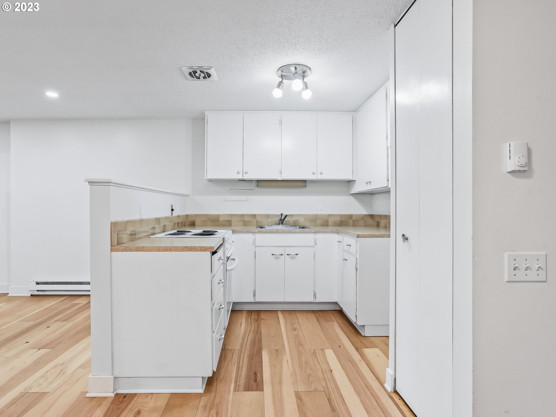 Photo #4: 23025766 Listing 